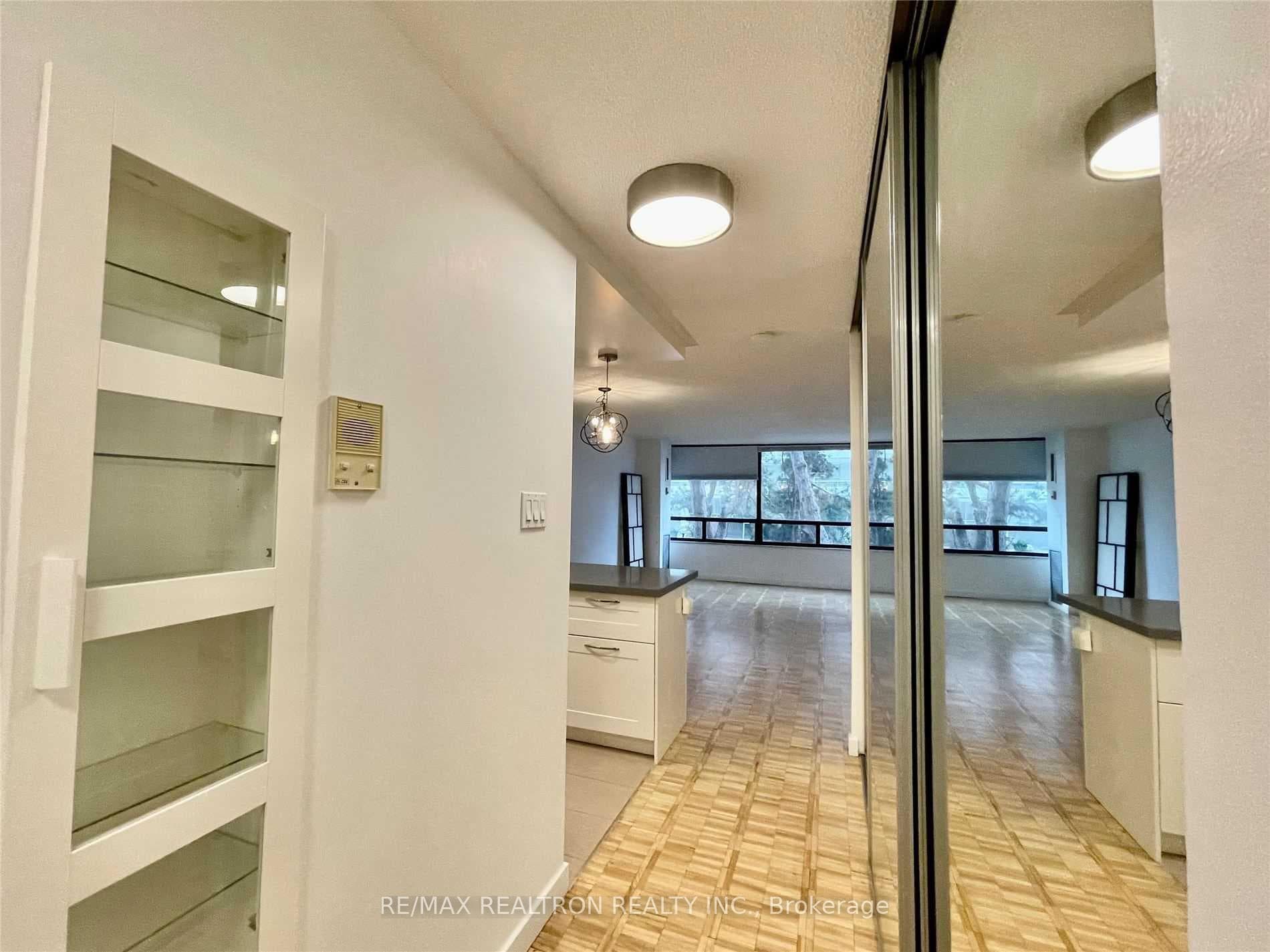22 Shallmar Boulevard Unit 206 photo 5