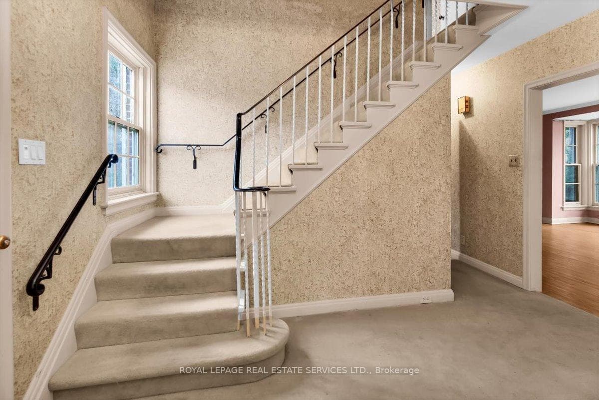 66 Mason Boulevard photo 14