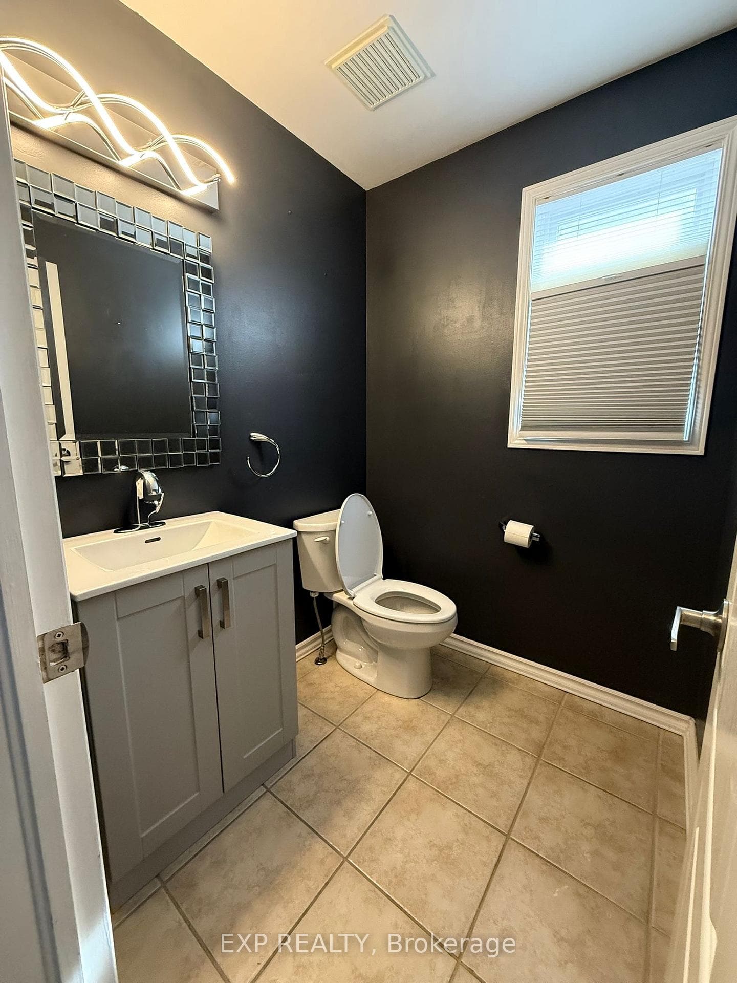 61 Flowertree Crescent photo 9