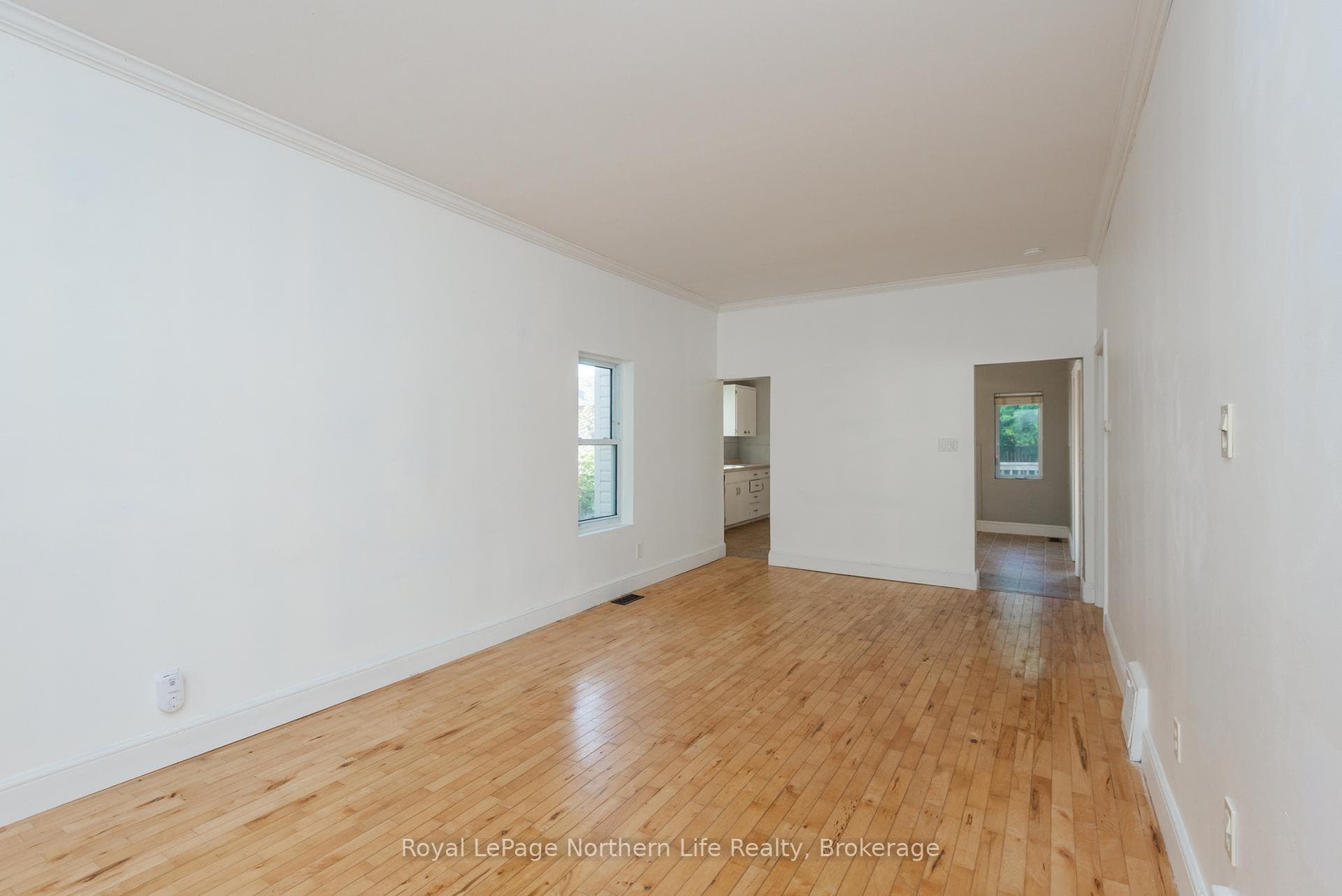 920 Fraser Street photo 17