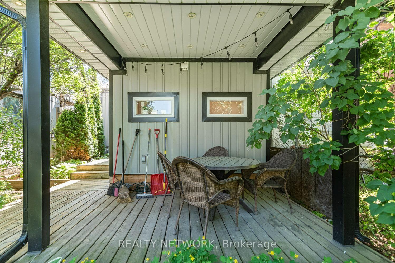 134 Erie Avenue photo 40