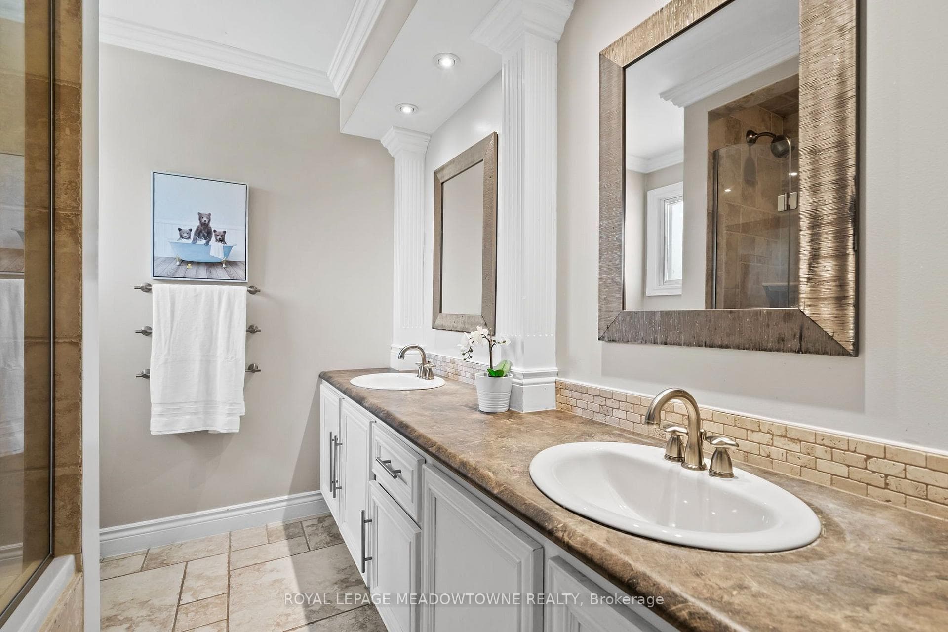 608 Moorelands Crescent photo 34
