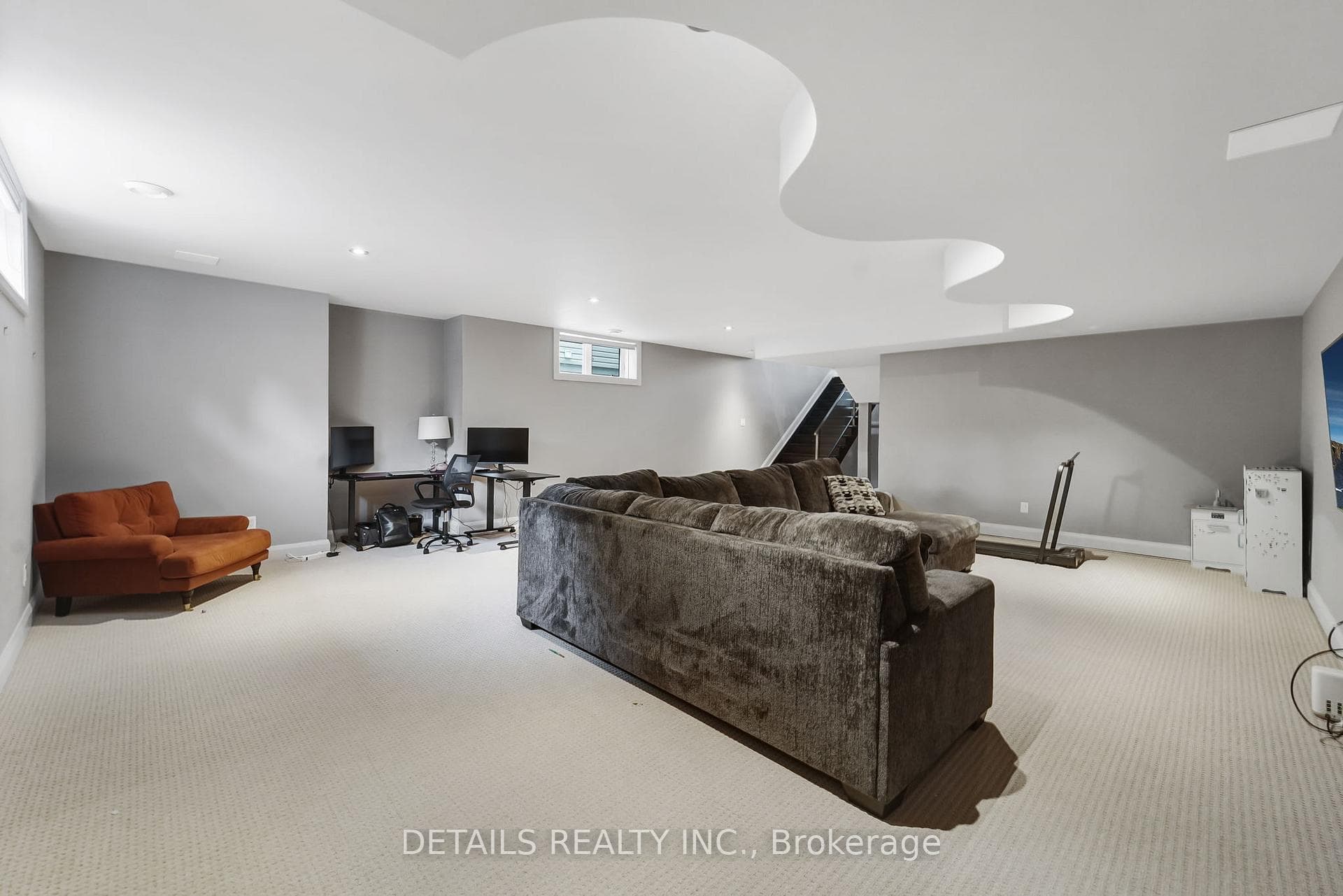 71 Eleanor Drive photo 37