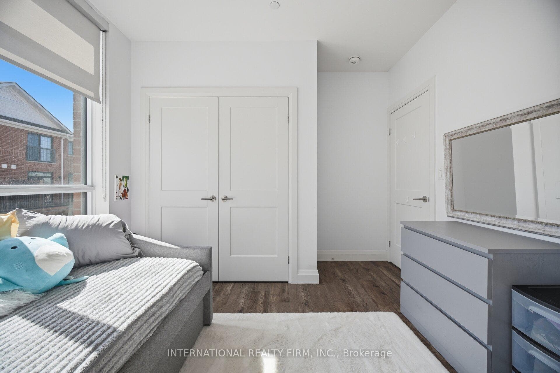 399 Queen Street Unit 211 photo 17