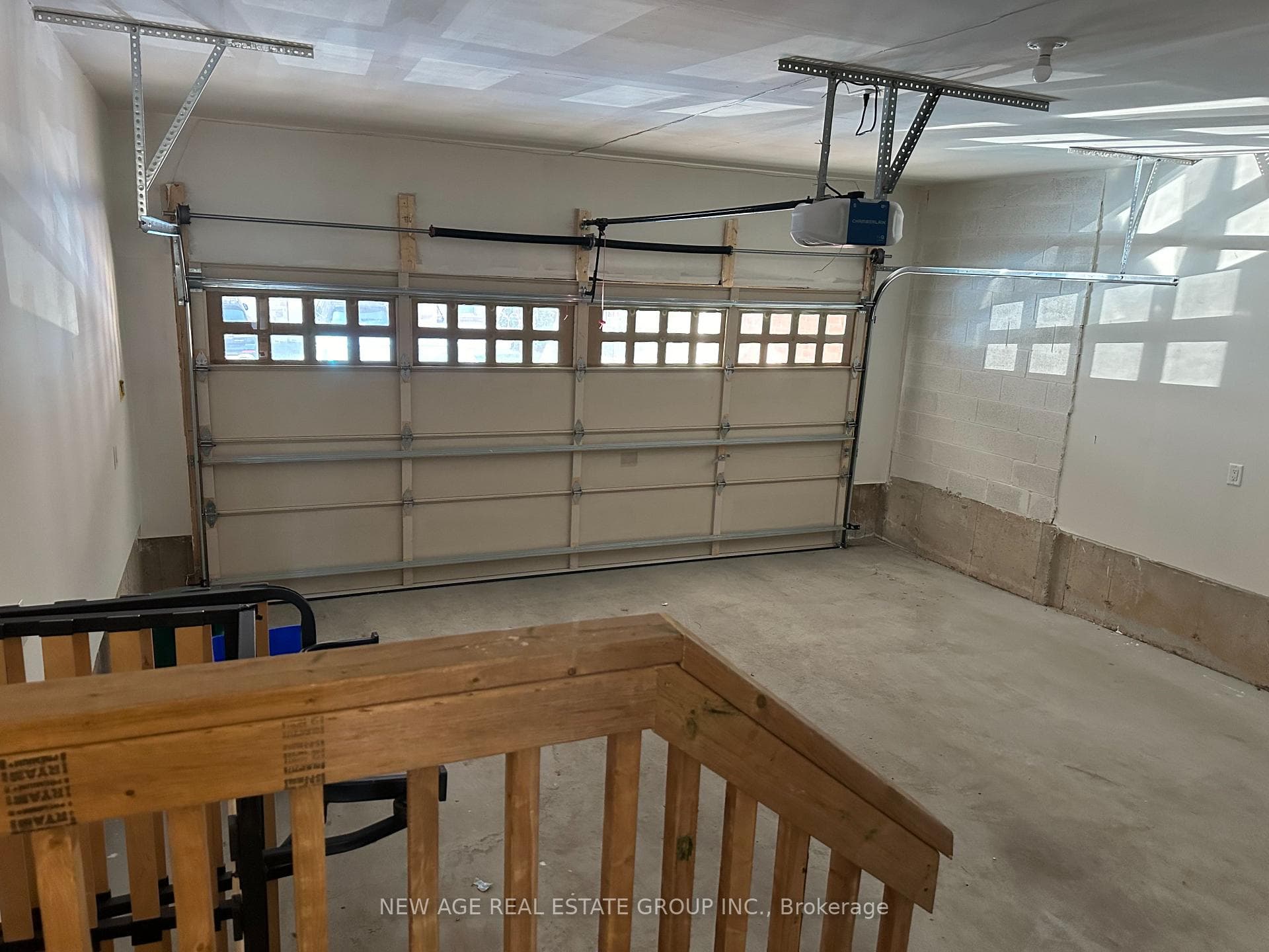 517 Dundas Street photo 3