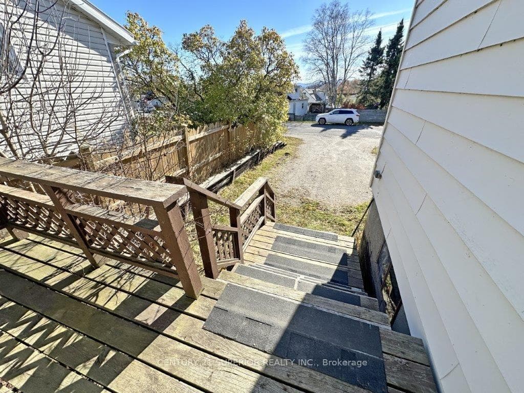 165 McKirdy Ave photo 44