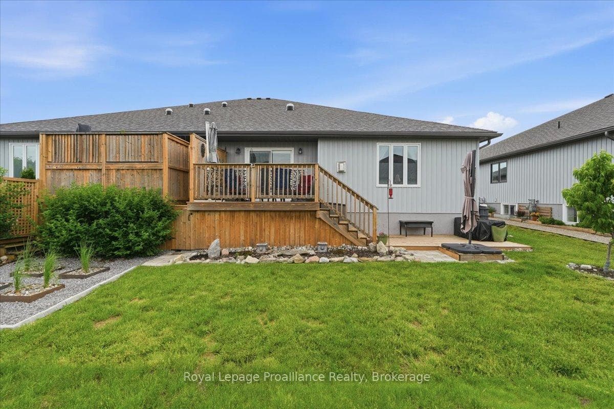 61 Conger Drive photo 36