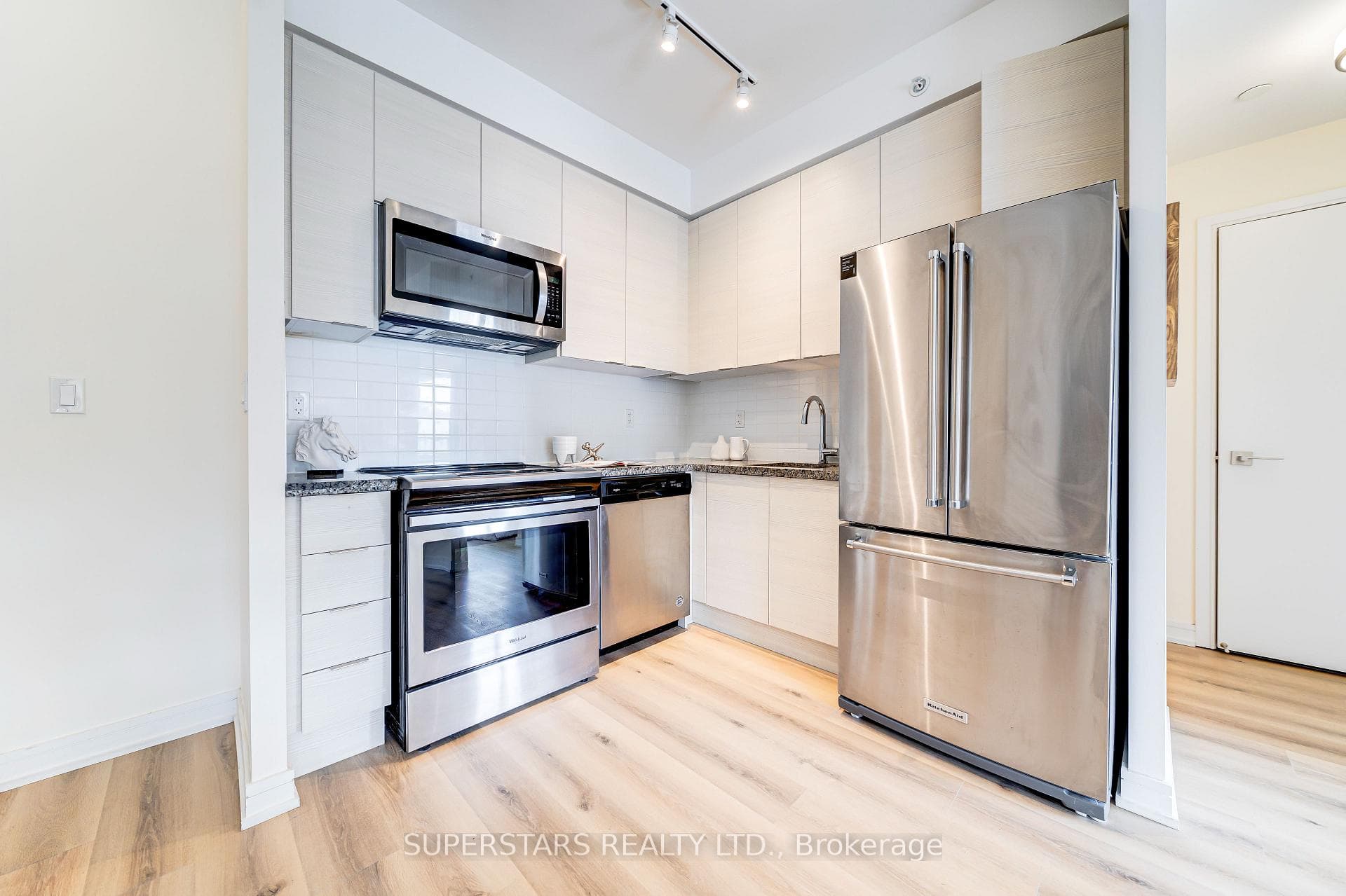 621 Sheppard Avenue Unit 309 photo 8