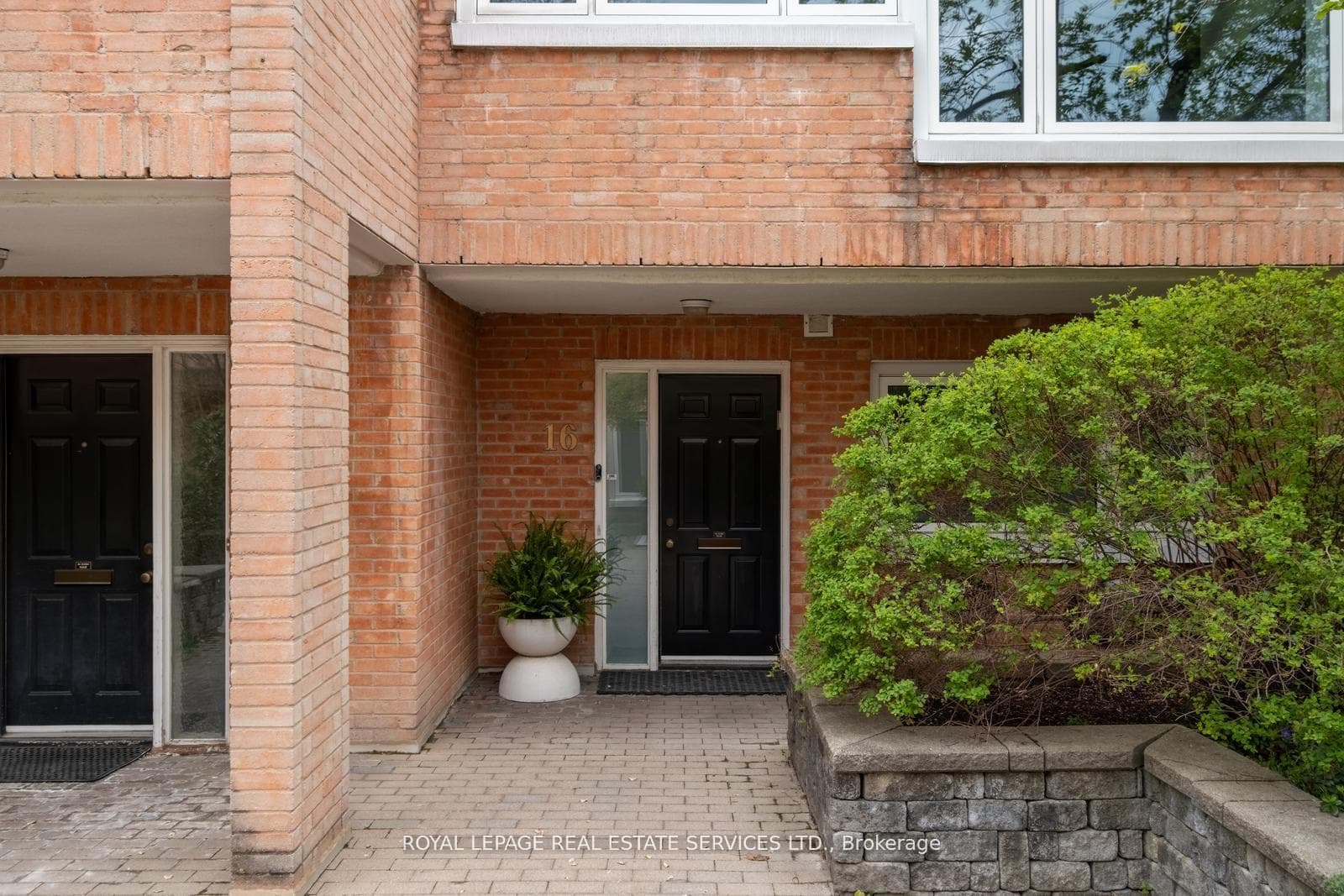 390 Wellesley Street Unit 16 photo 27