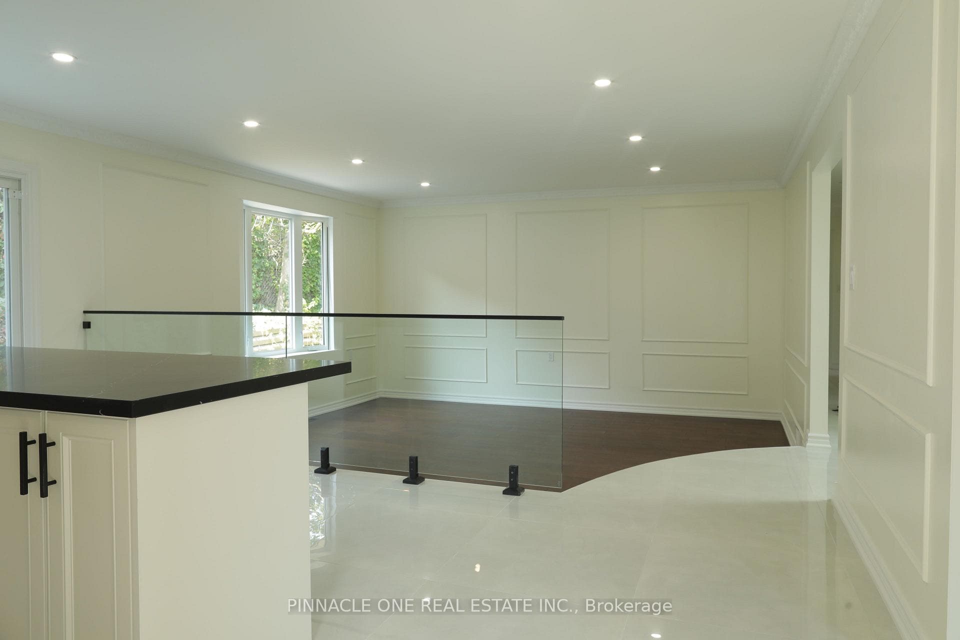8 Falcon Court photo 11