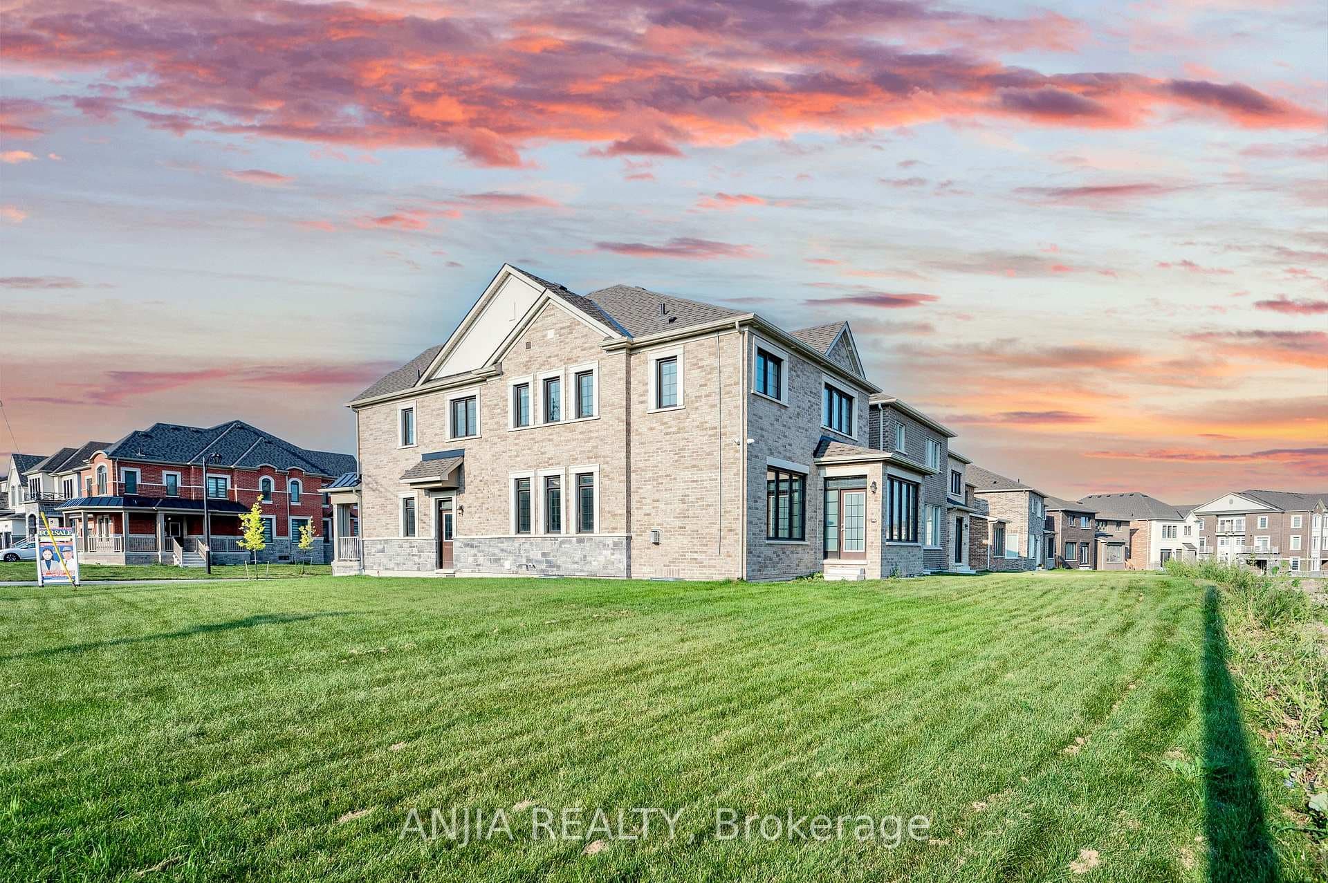 97 Montrose Boulevard photo 39