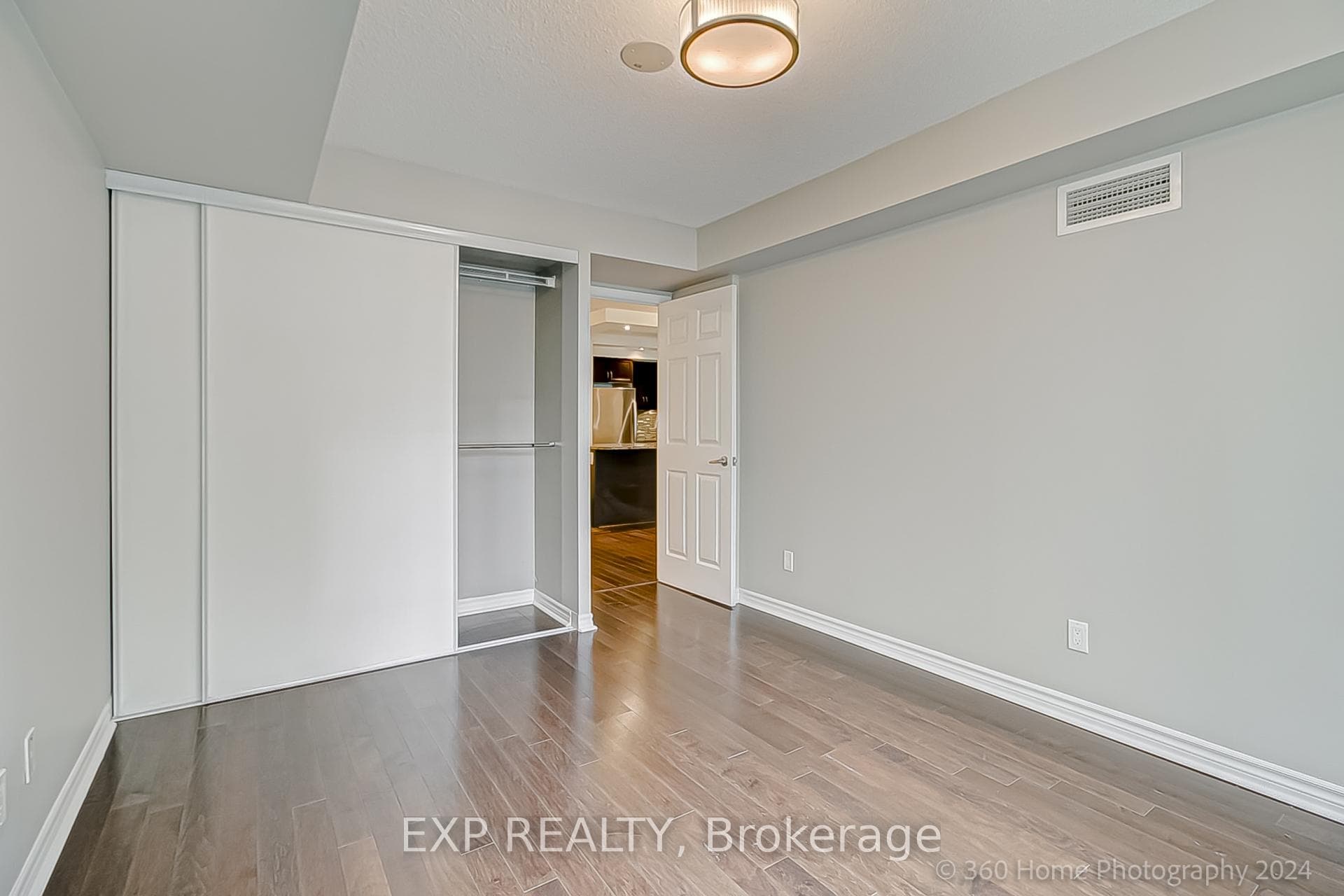 25 Lower Simcoe Street Unit 1220 photo 17