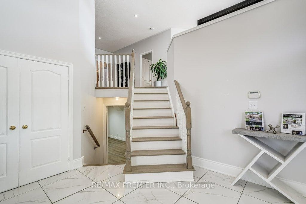 122 Monterey Road photo 8