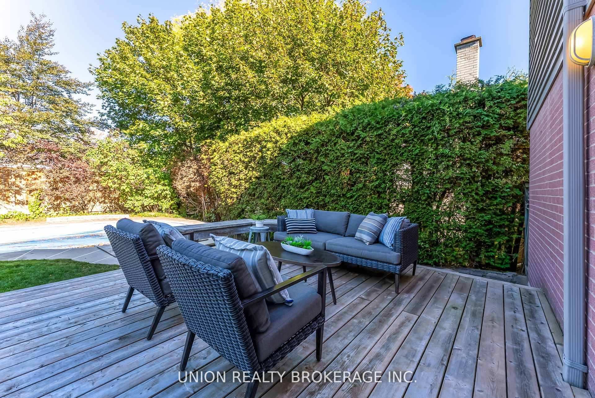 32 Bledlow Manor Drive photo 30