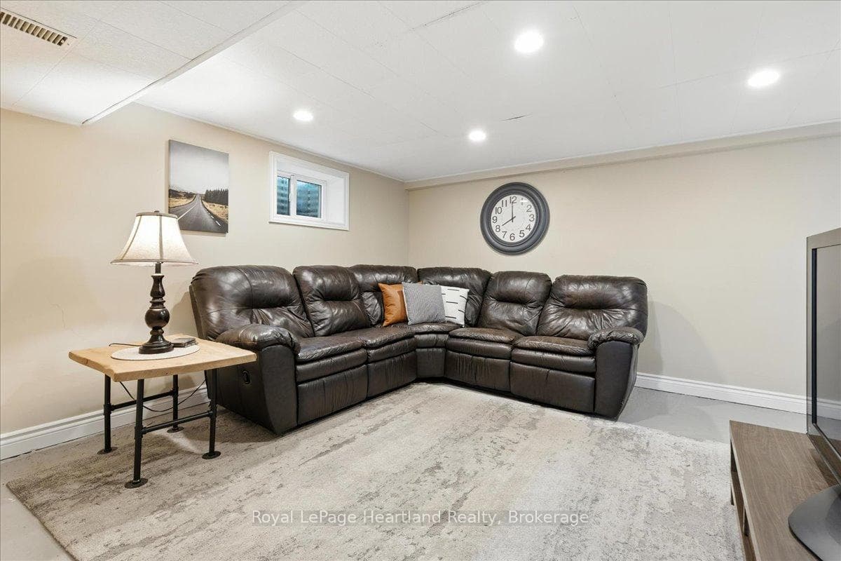 7637 Wellington Road 7 N/A photo 22