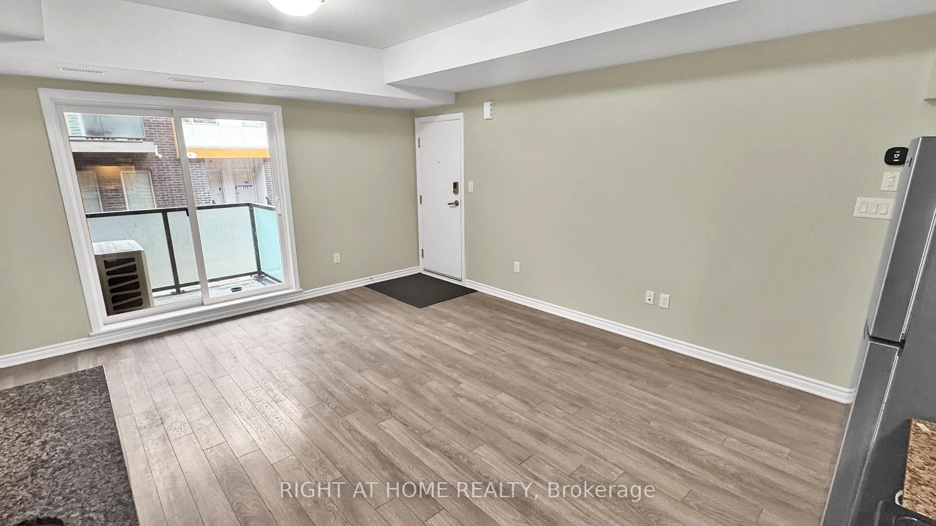 2787 Eglinton Avenue Unit 314 photo 4