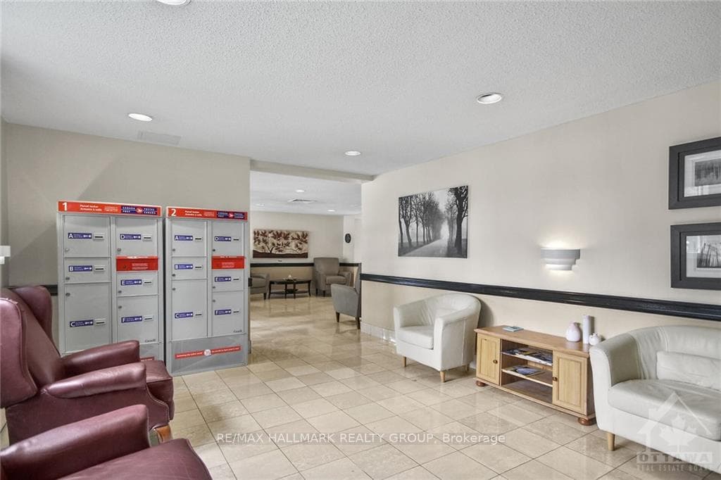 1505 BASELINE Road Unit 811 photo 4