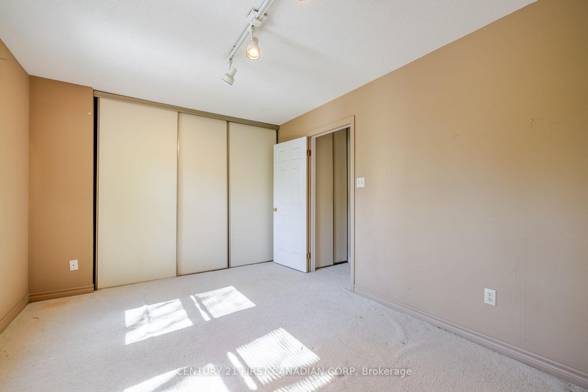 1415 Commissioners Road Unit 19 photo 21