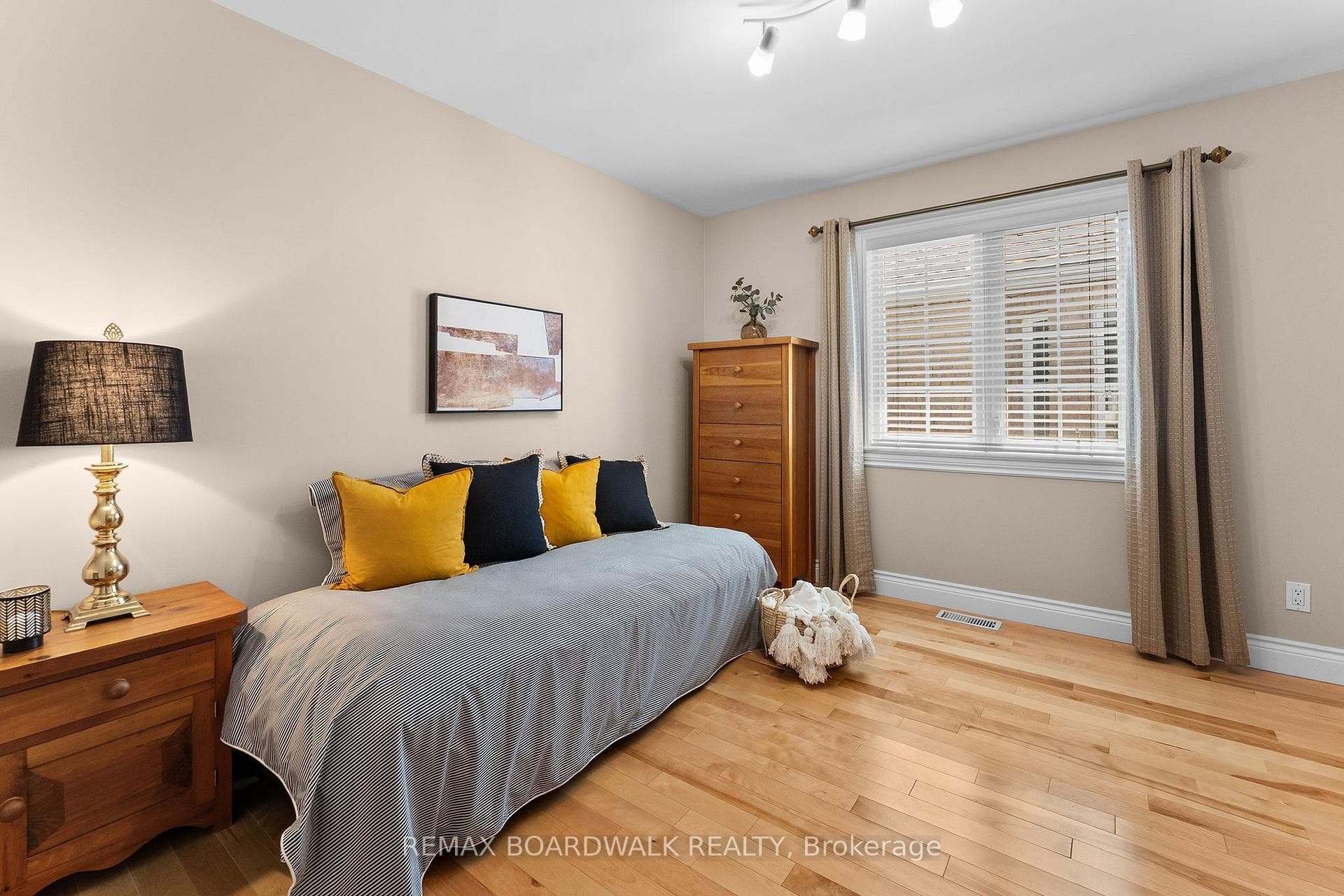 2nd bedroom - great guest room, office or den!