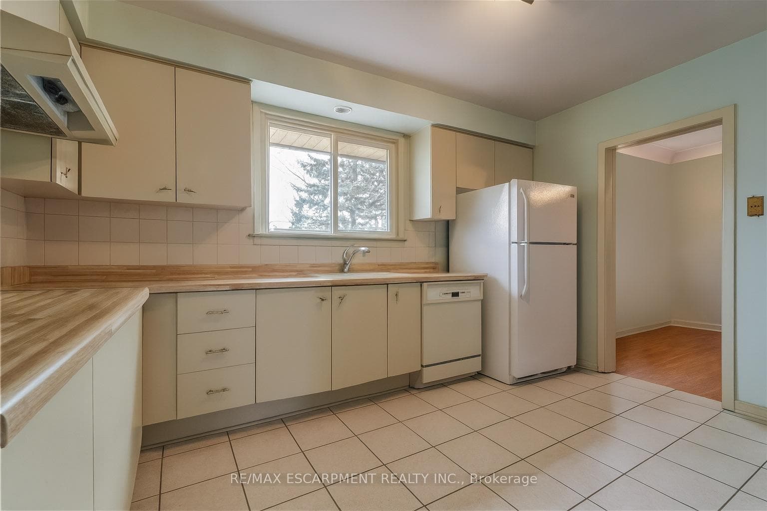 5186 BROMLEY Road photo 8