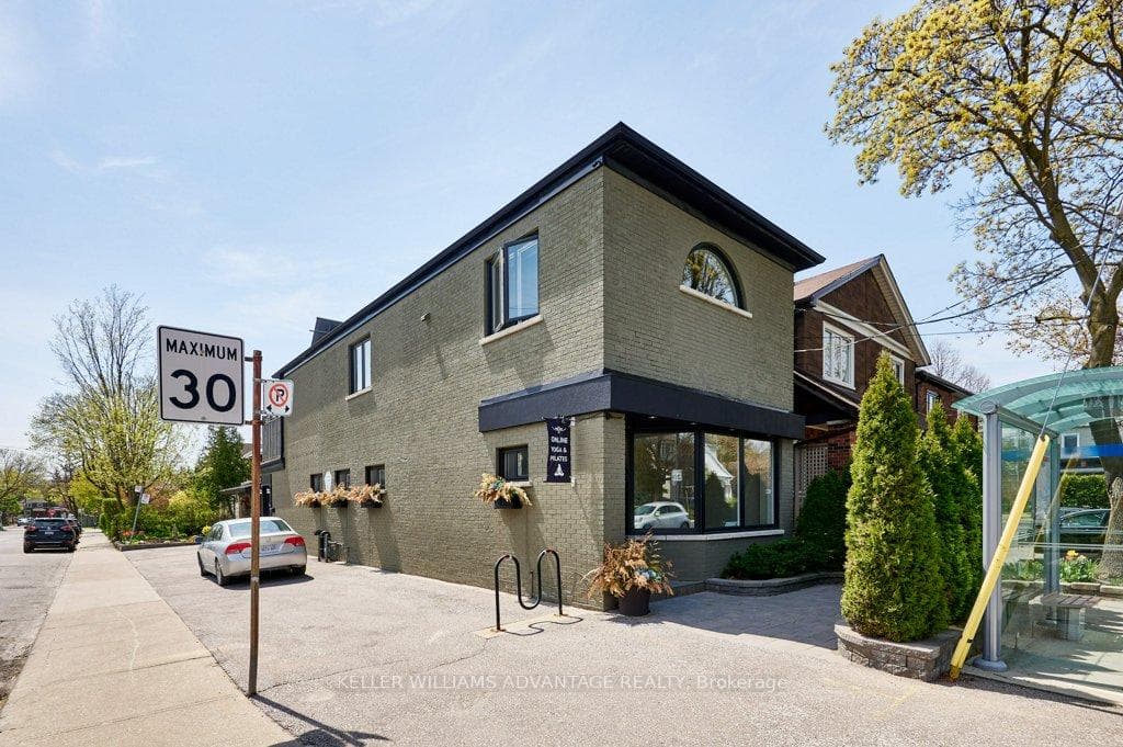 477 Davisville Avenue photo 9