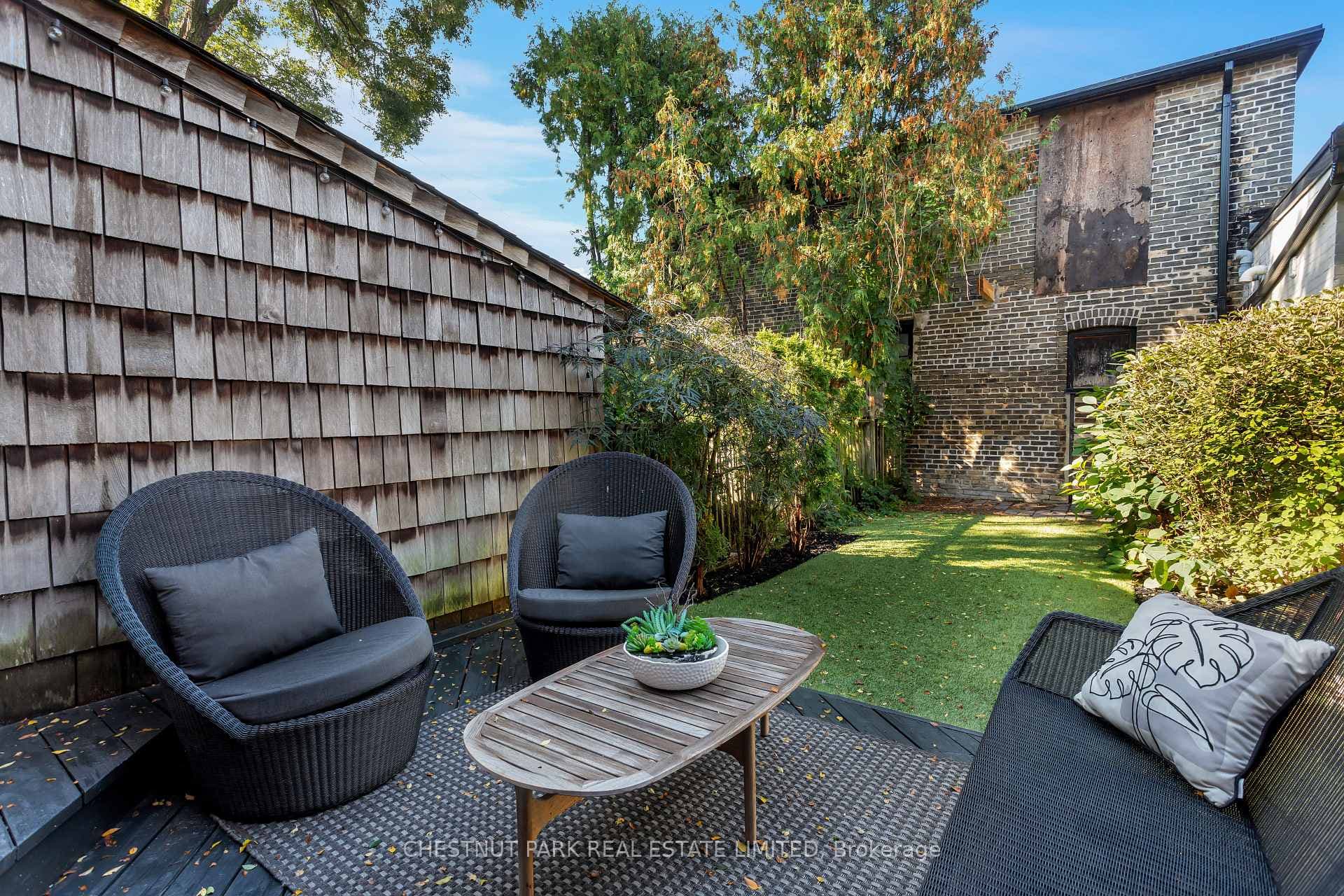 428 Montrose Avenue photo 13