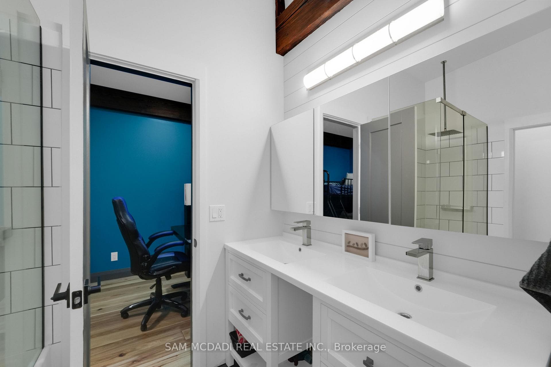 2084 Grand Boulevard photo 26
