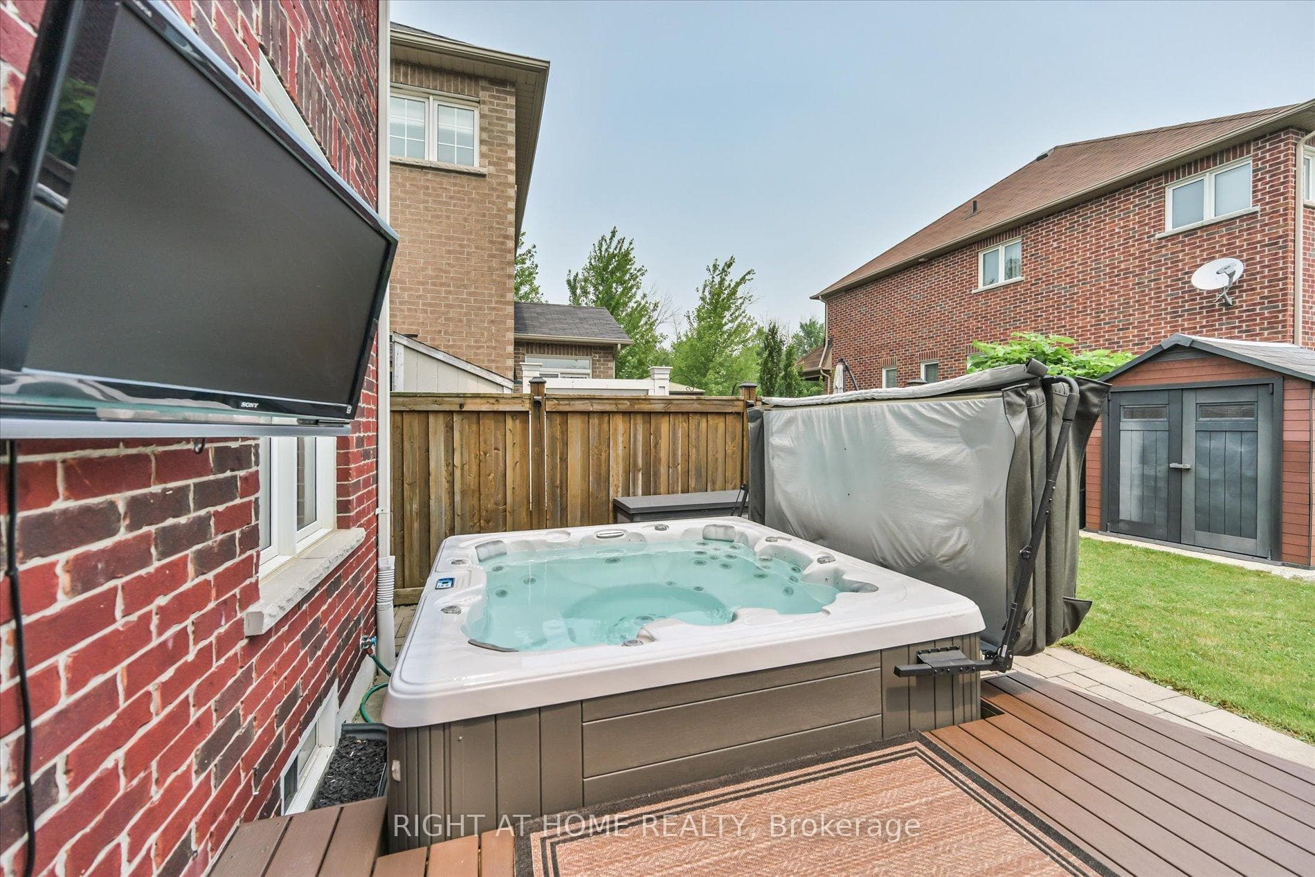 1259 Aldsworth Crescent photo 46
