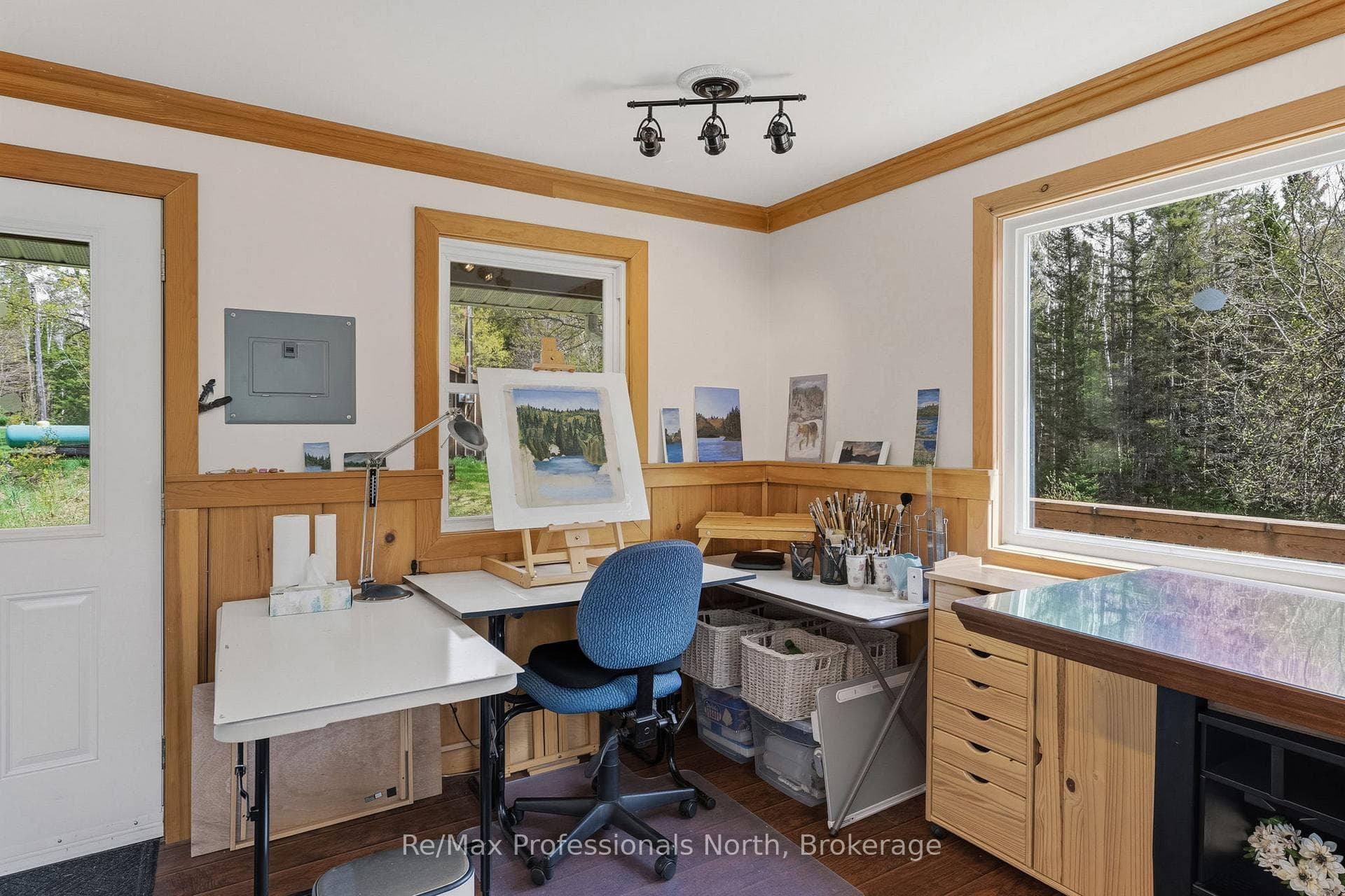 3569 Chetwynd Road photo 32