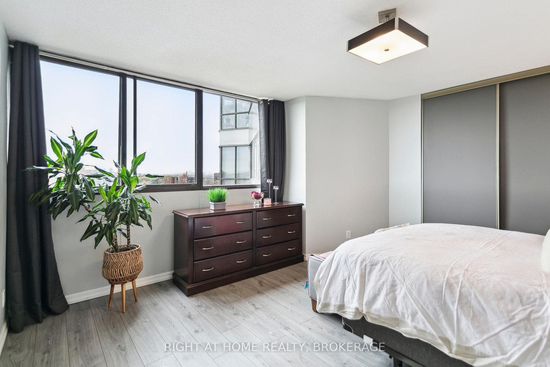 1333 Bloor Street Unit 901 photo 27