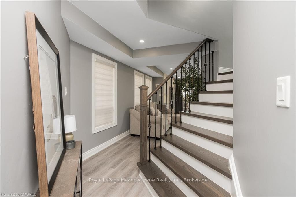 139 DOMINION GARDENS Drive photo 7