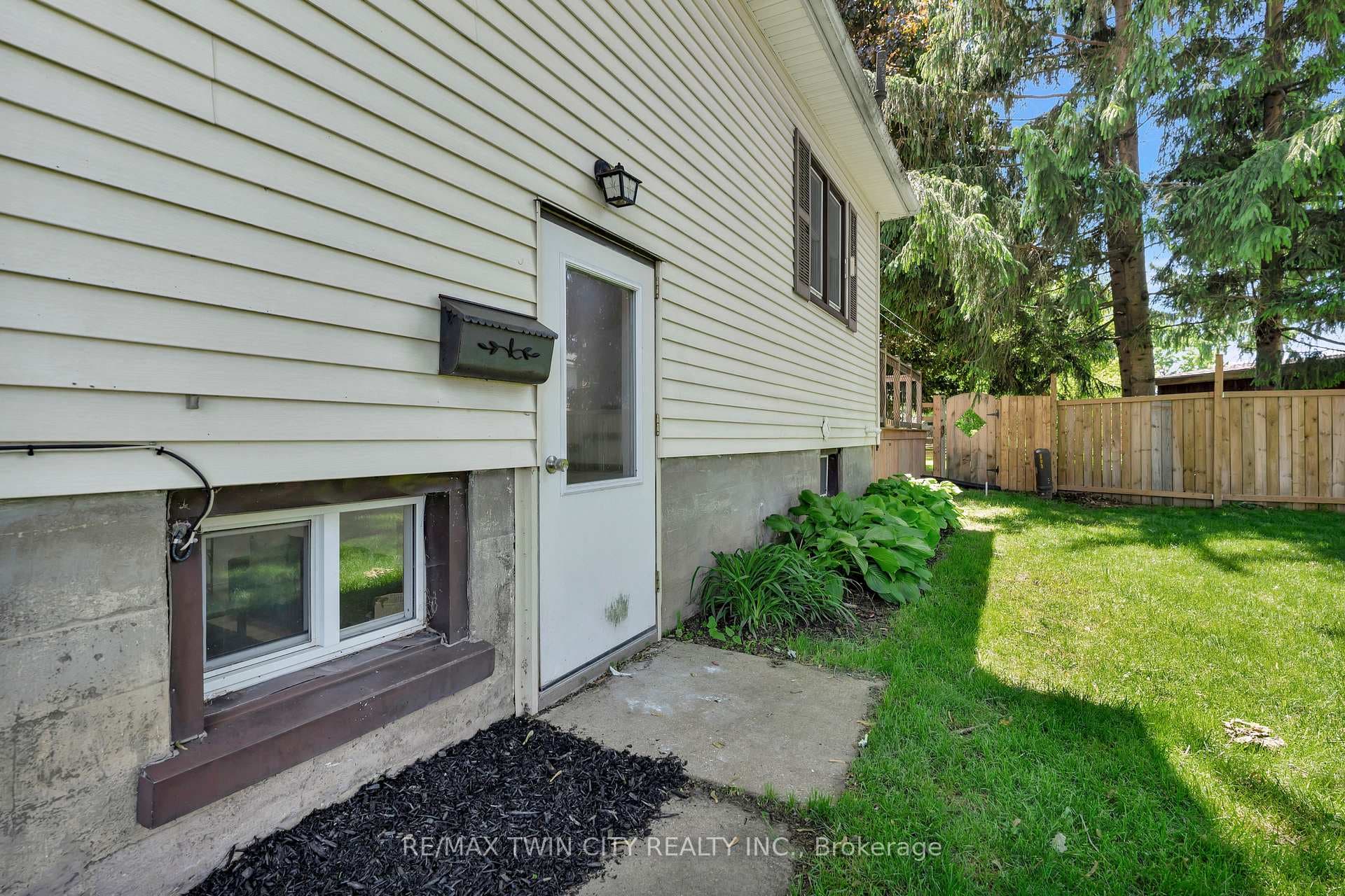 240 John Rosa Street photo 25
