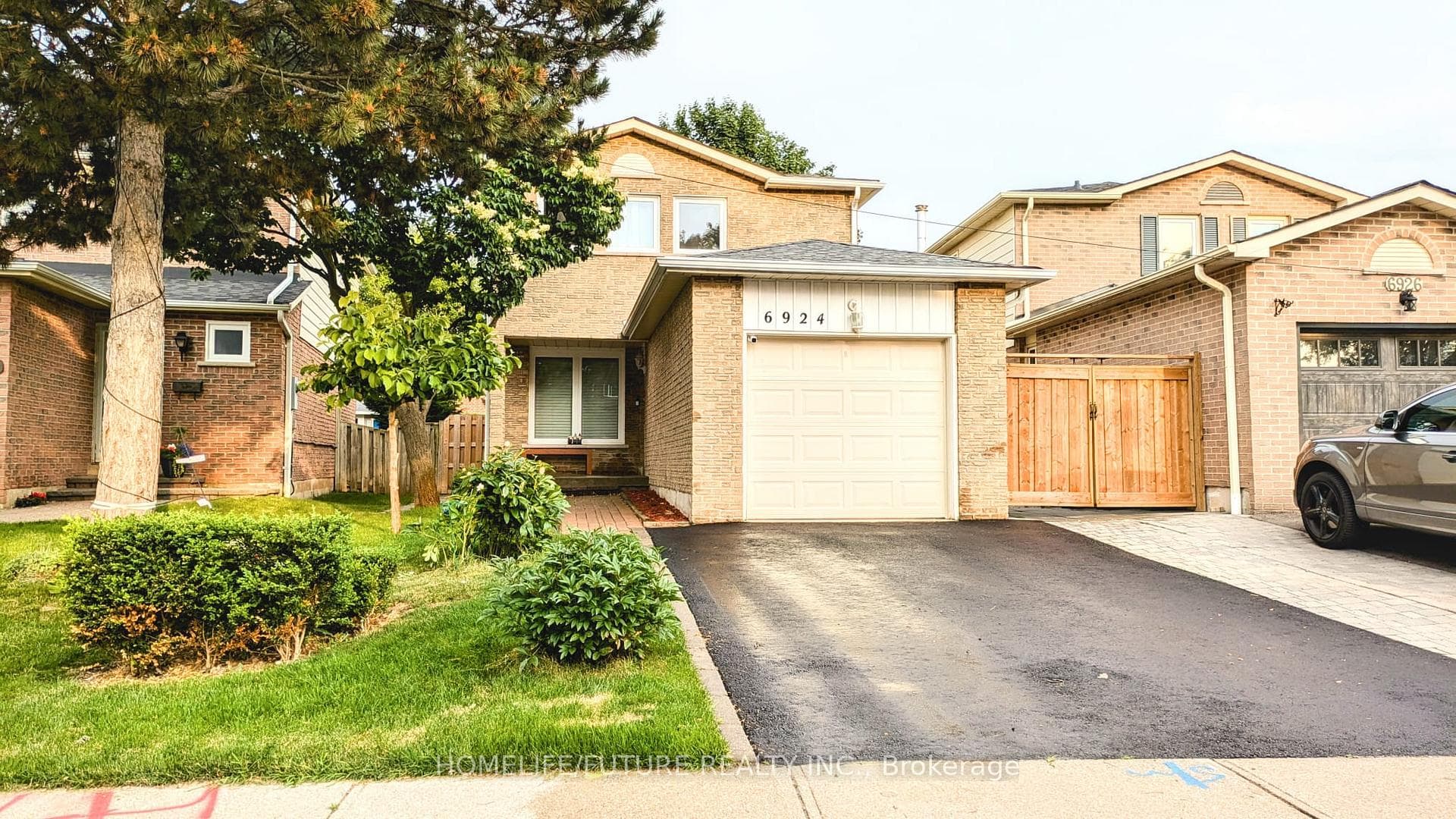 6924 Cordingley Crescent photo 1