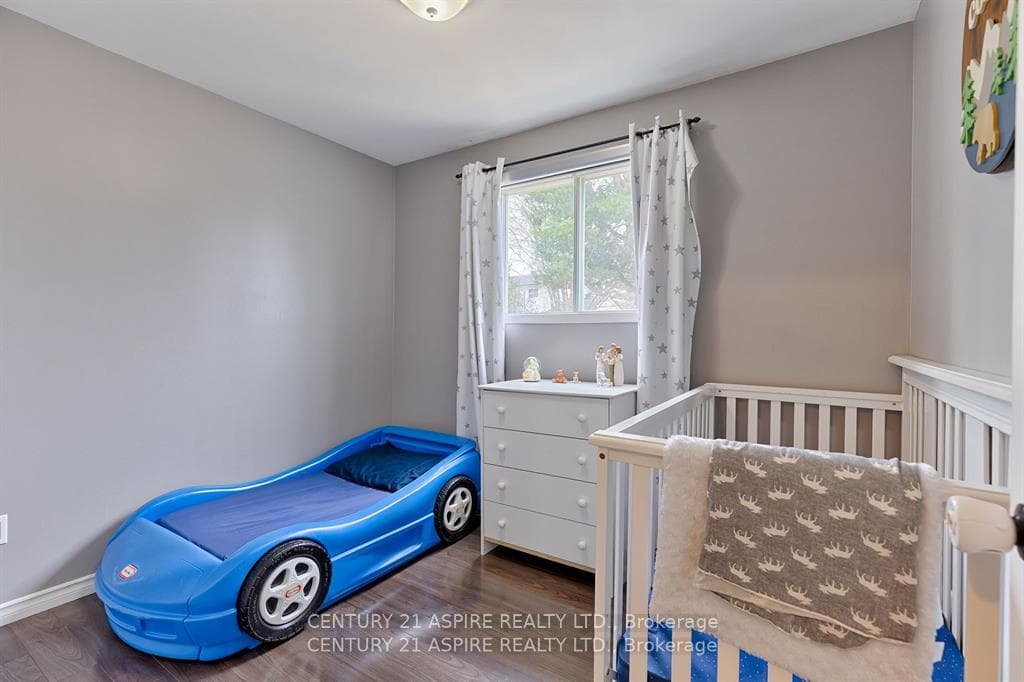 83 Hemlock Street photo 15