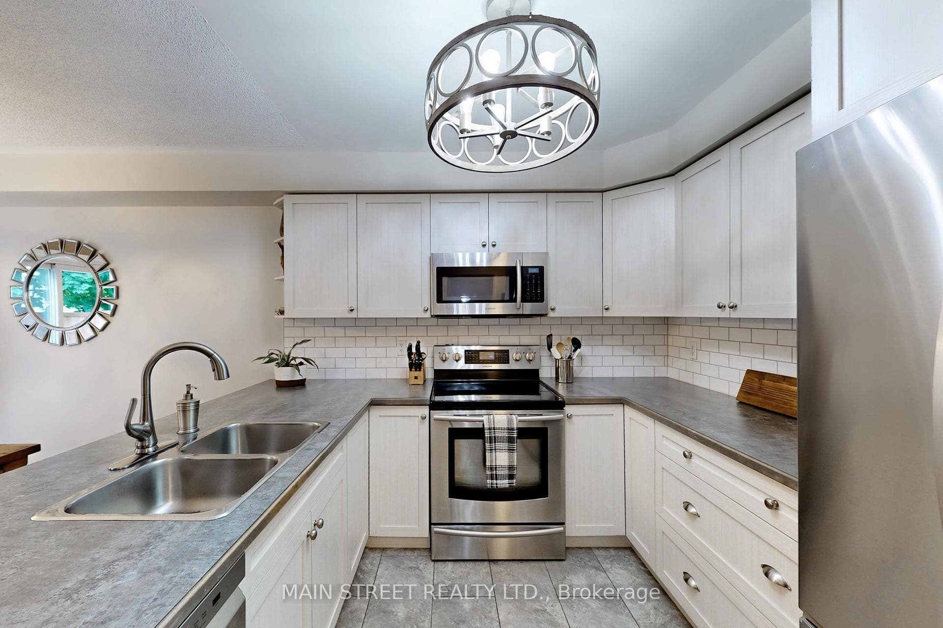 Great Work Space in Kitchen