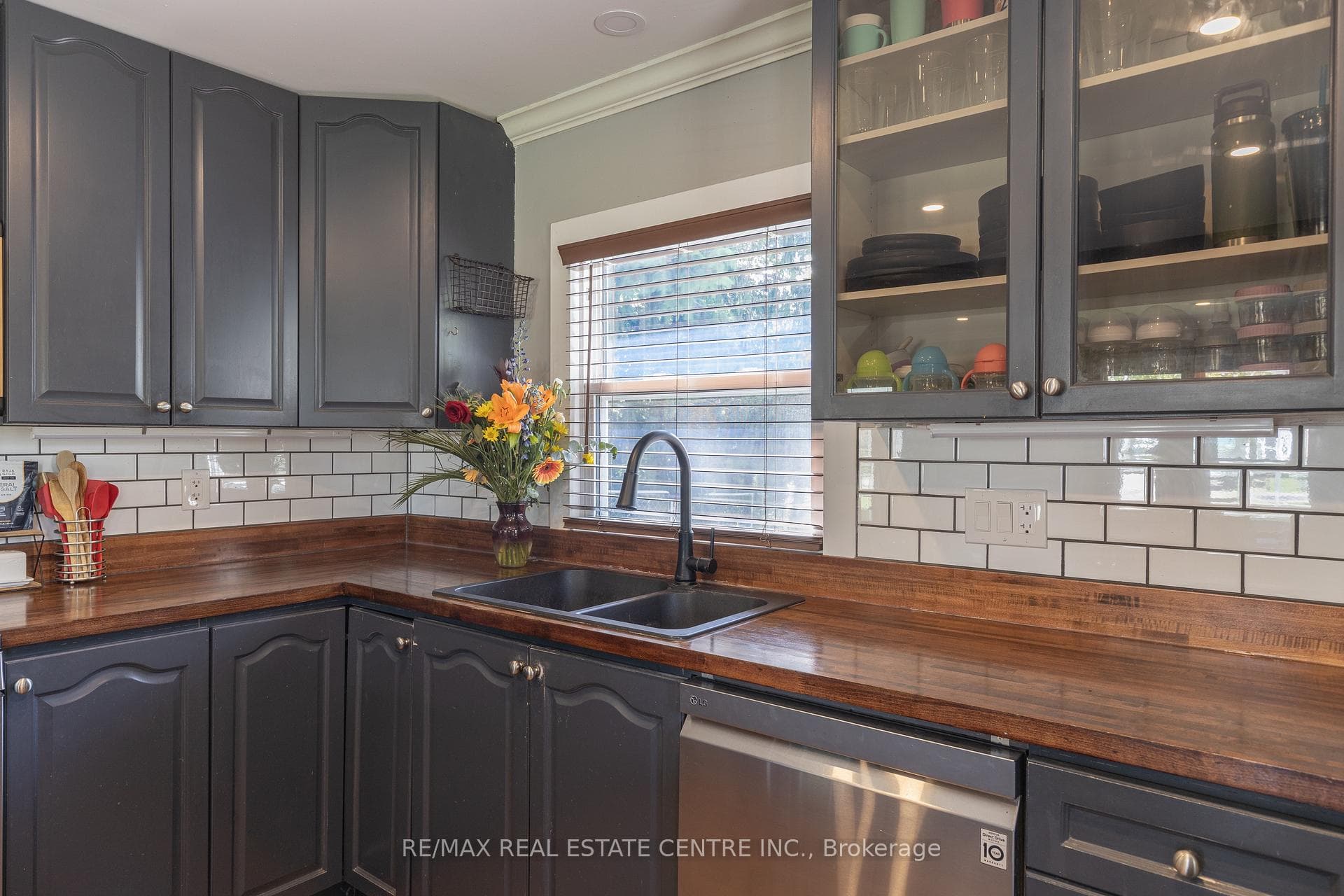 1235 Sheffield Road photo 13