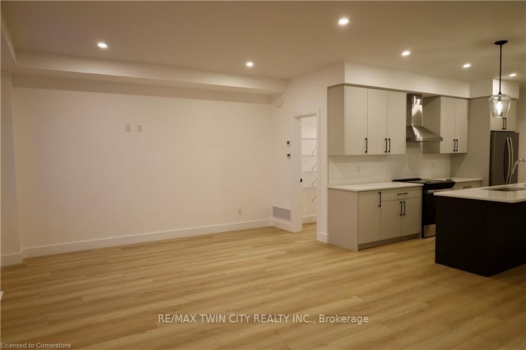 4255 Lismer Lane Unit 17 photo 5