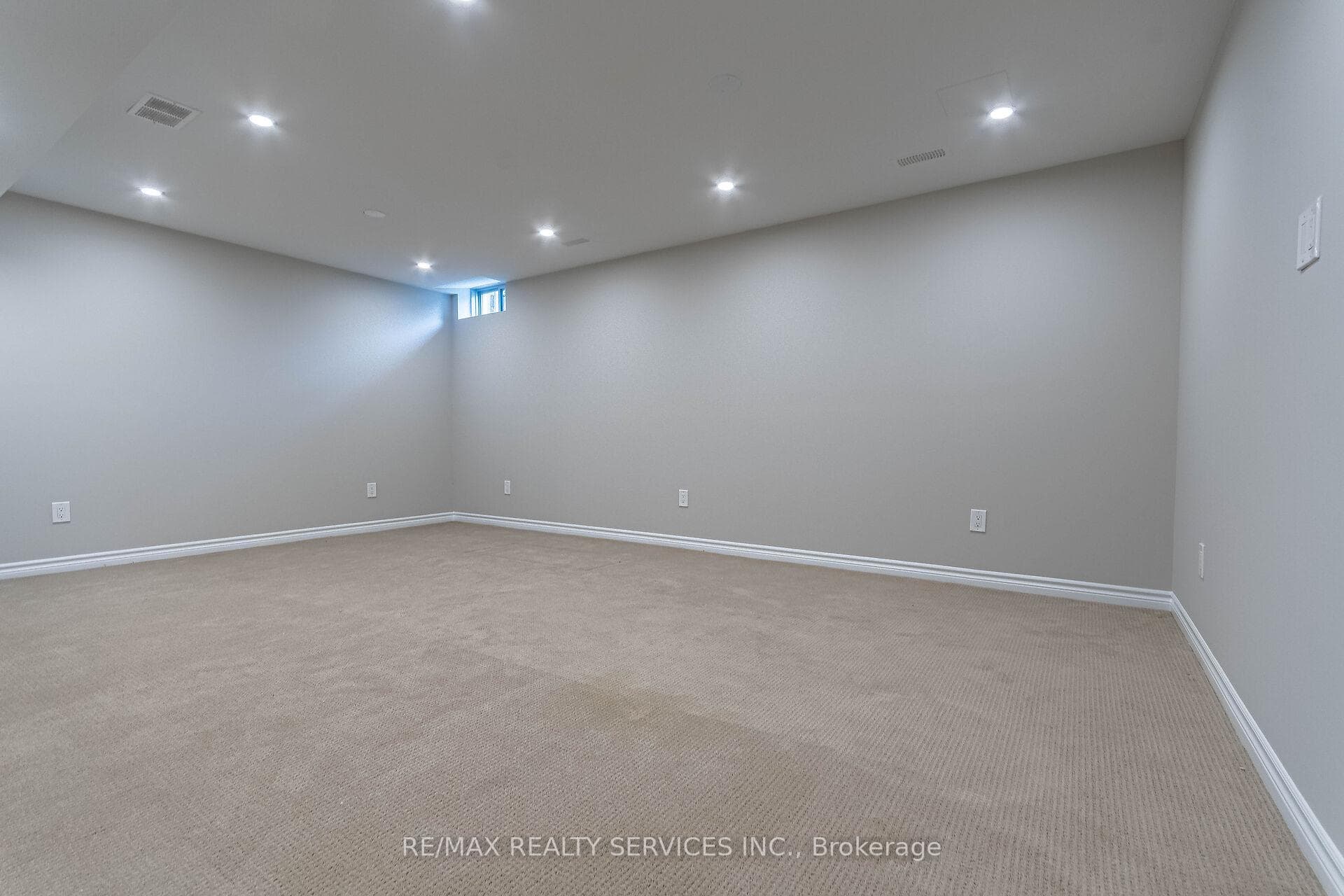 103 Sexton Crescent photo 34