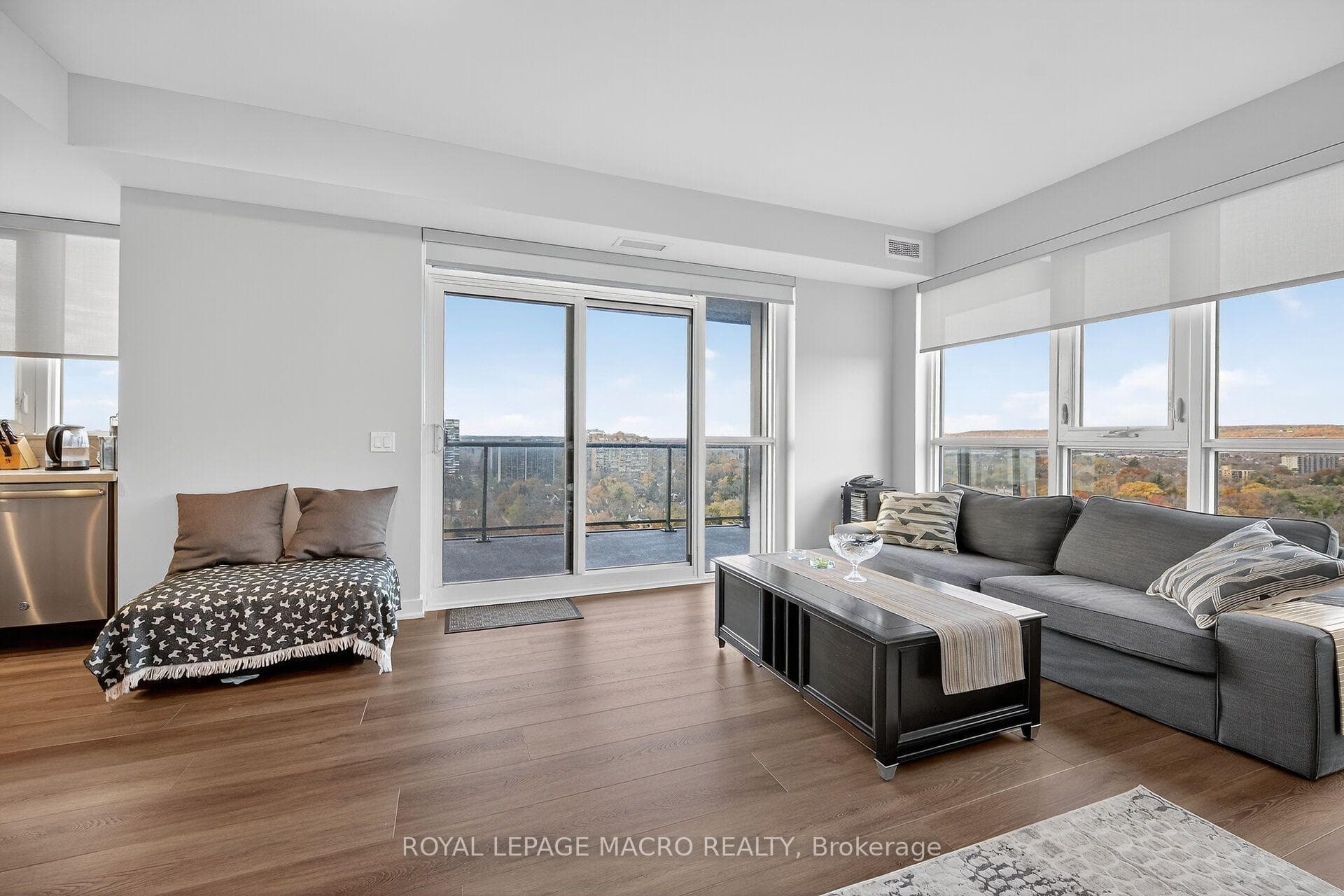 2007 James Street Unit 1707 photo 17