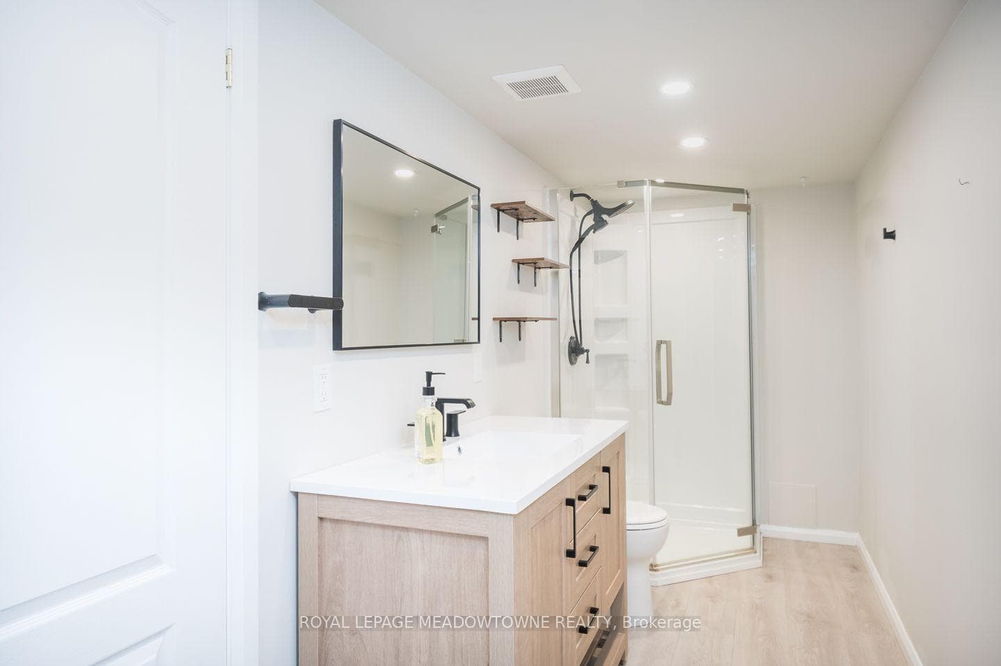 624 Marley Crescent photo 35