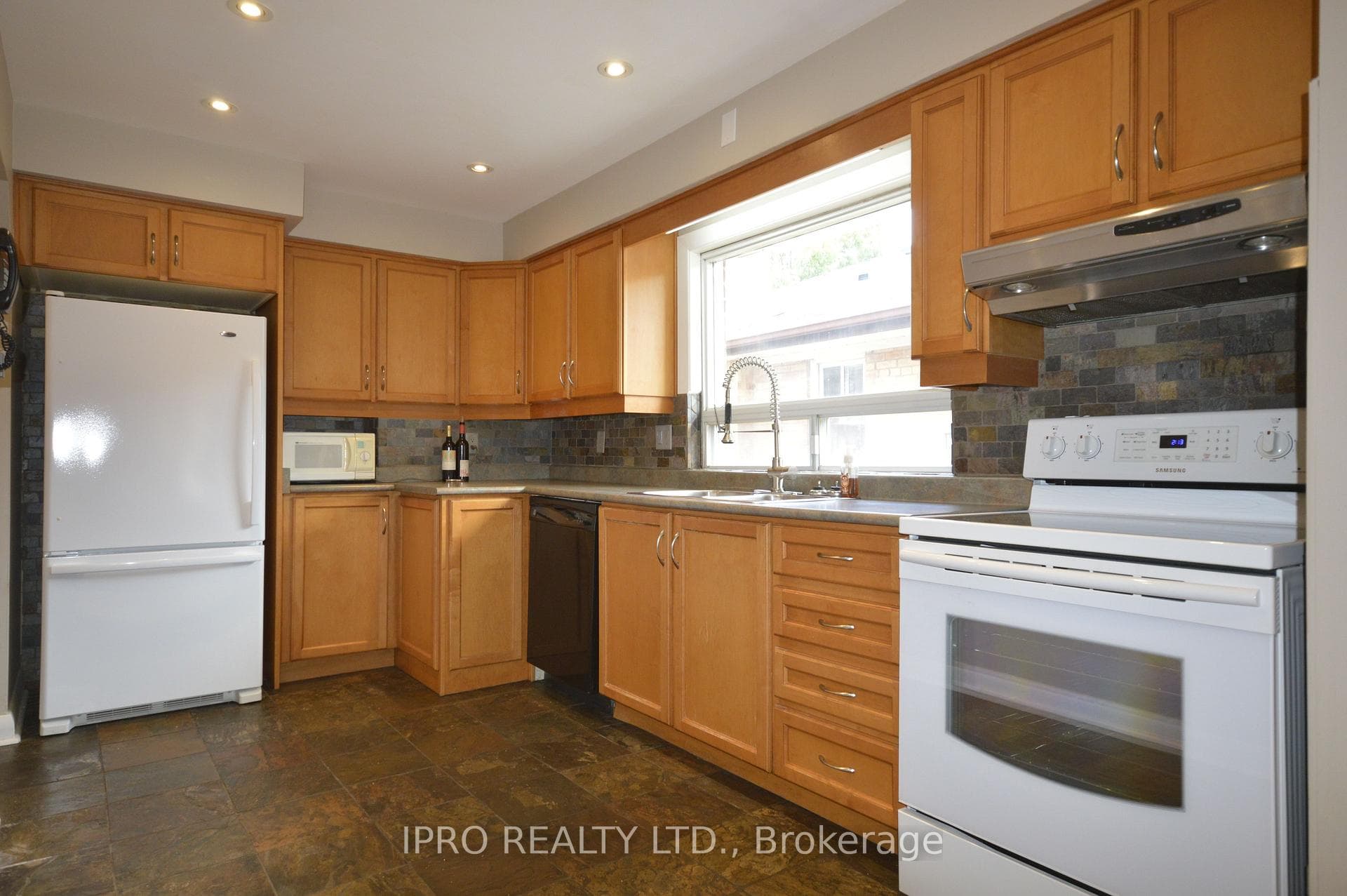 23 Bairstow Crescent Unit Main photo 7