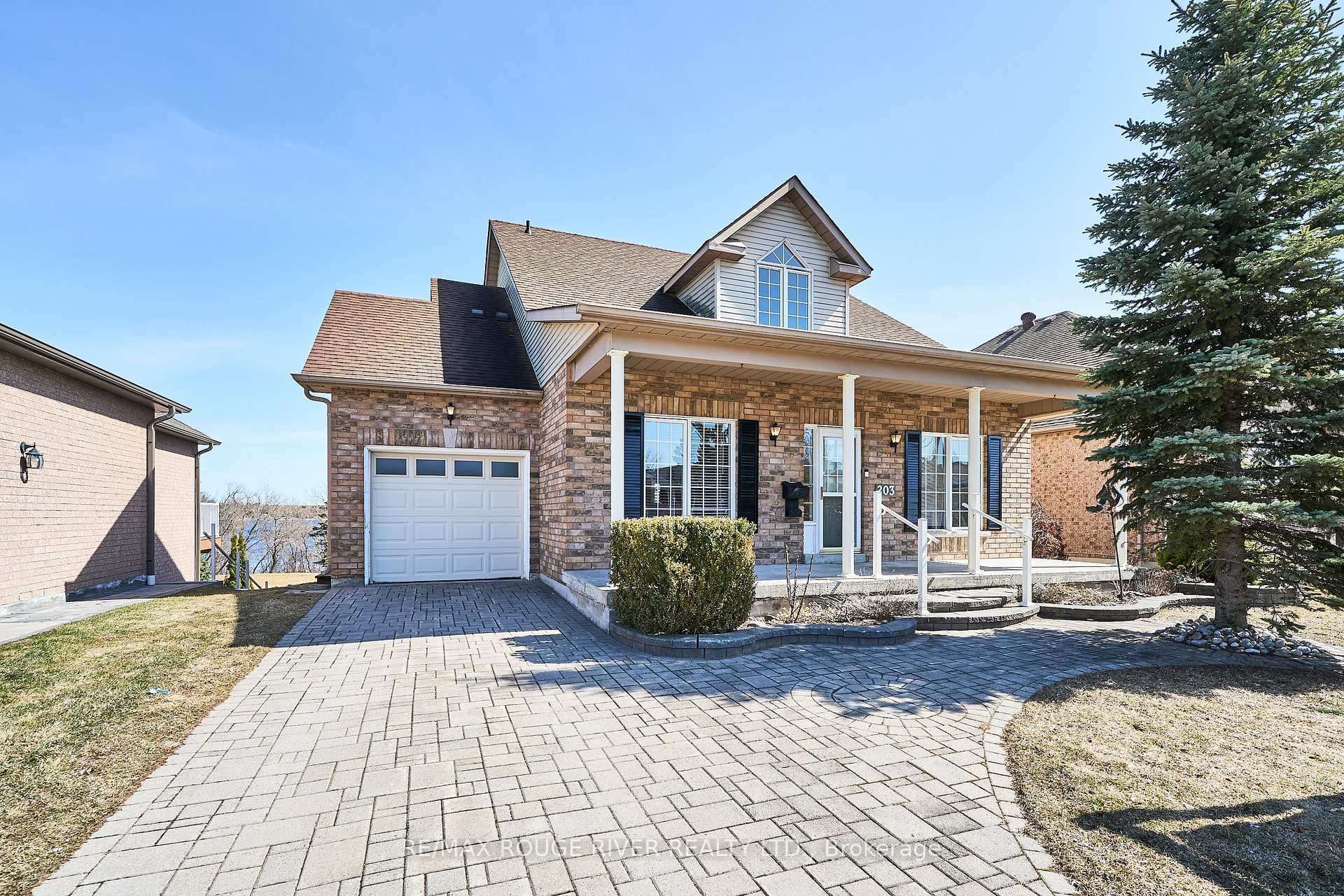 203 Waterbury Crescent photo 2