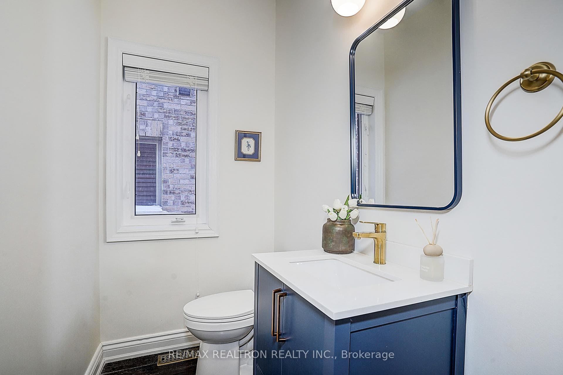 571 Davos Road photo 9