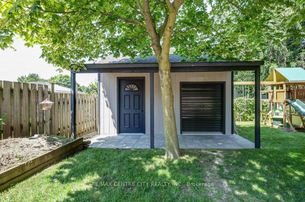 64 Moore Avenue photo 35