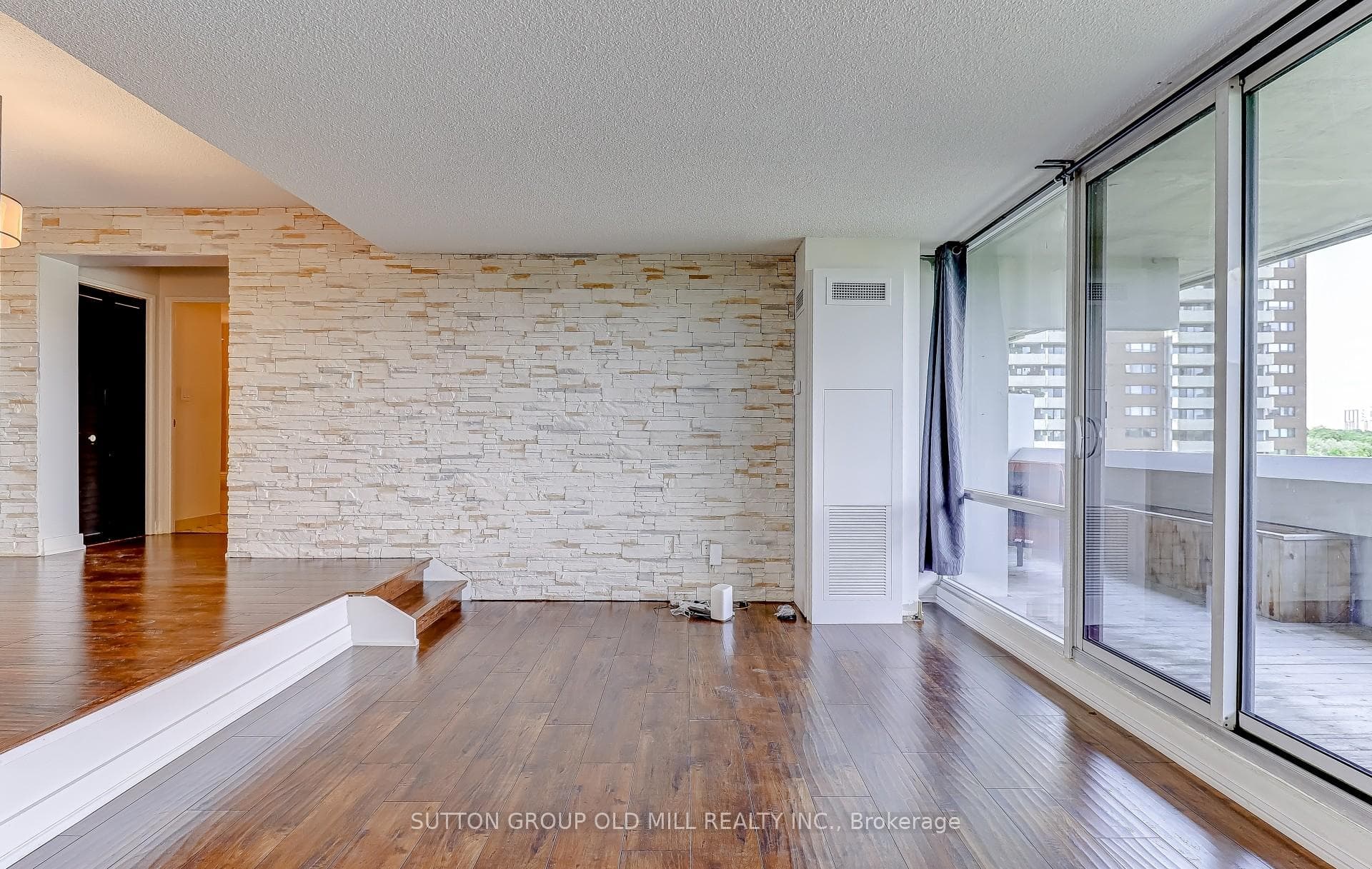 250 Scarlett Road Unit 807 photo 9