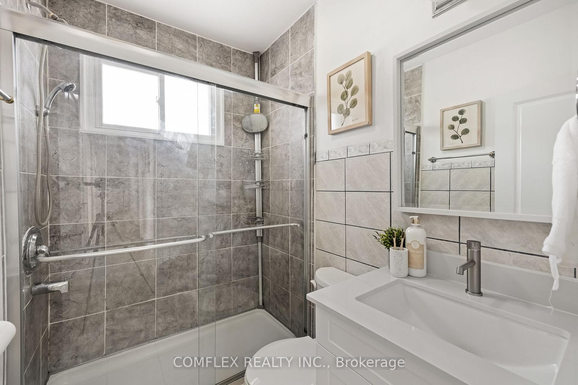 309 Rossland Road photo 14