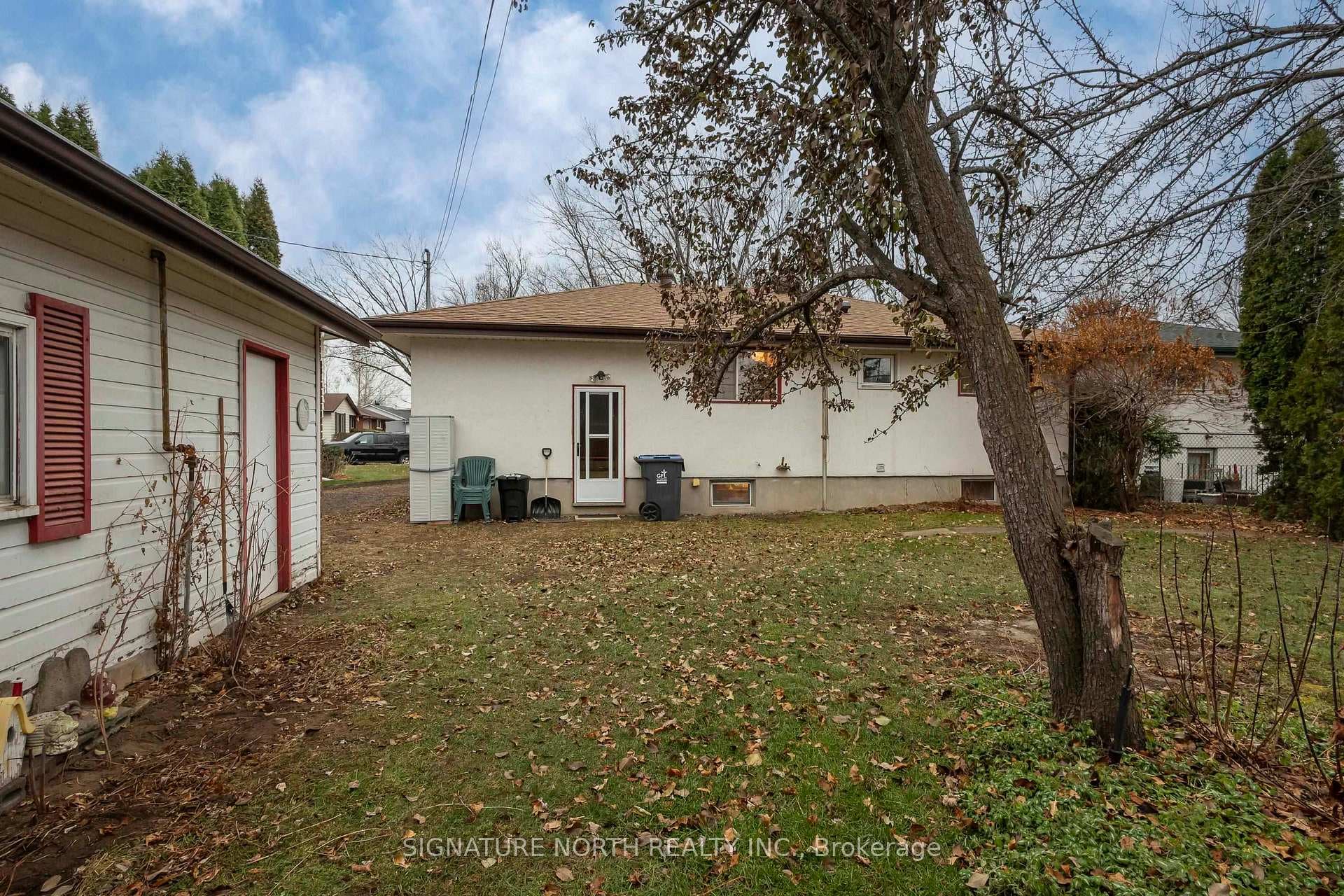 435 Amethyst Crescent photo 4