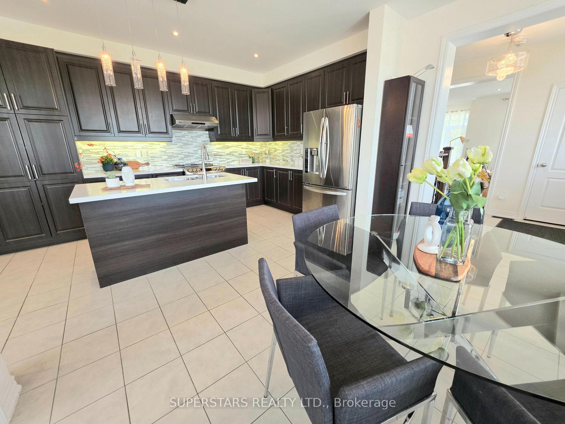 33 Tilbury Gate photo 6