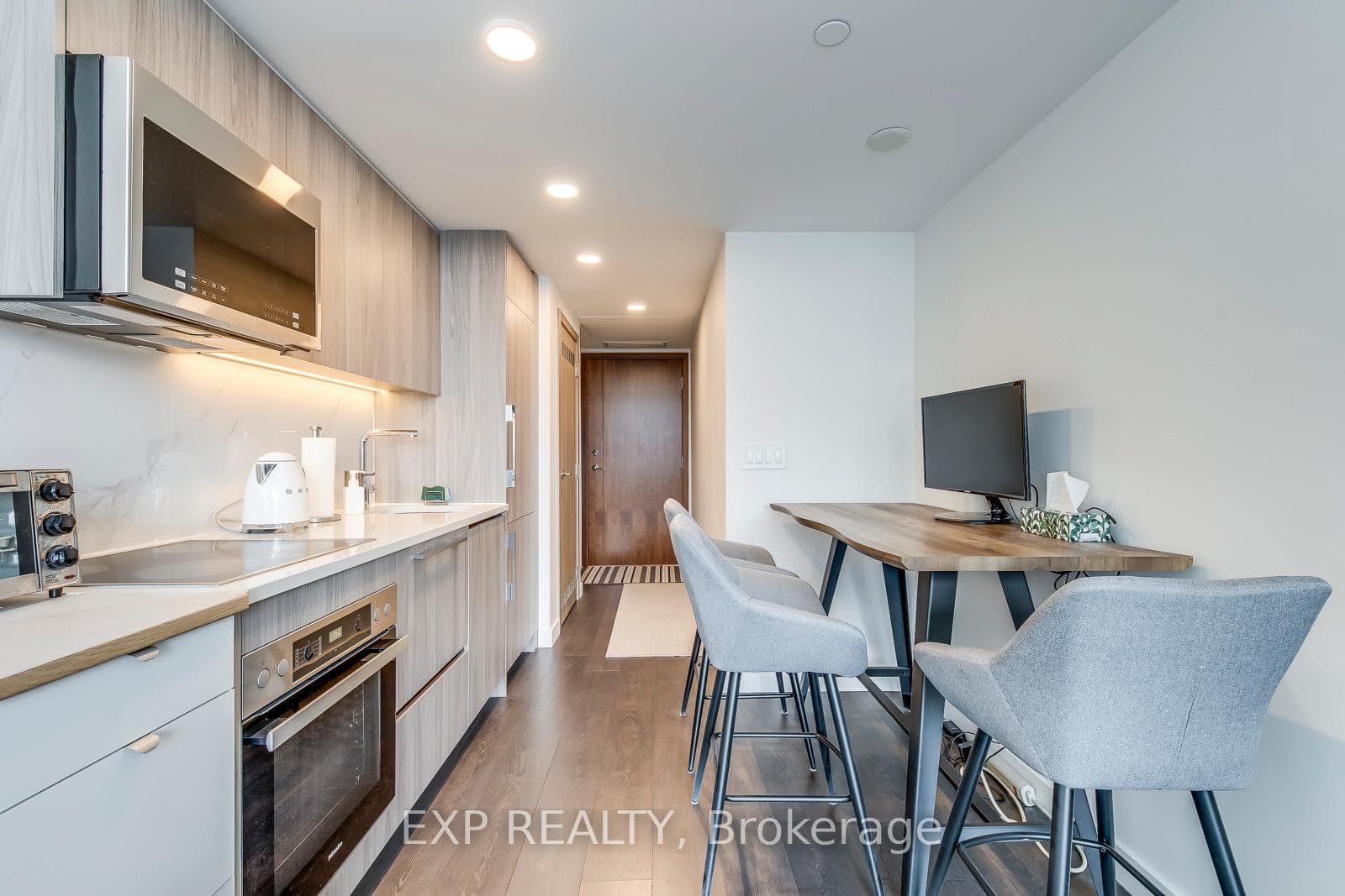 38 Widmer Street Unit 3103 photo 3