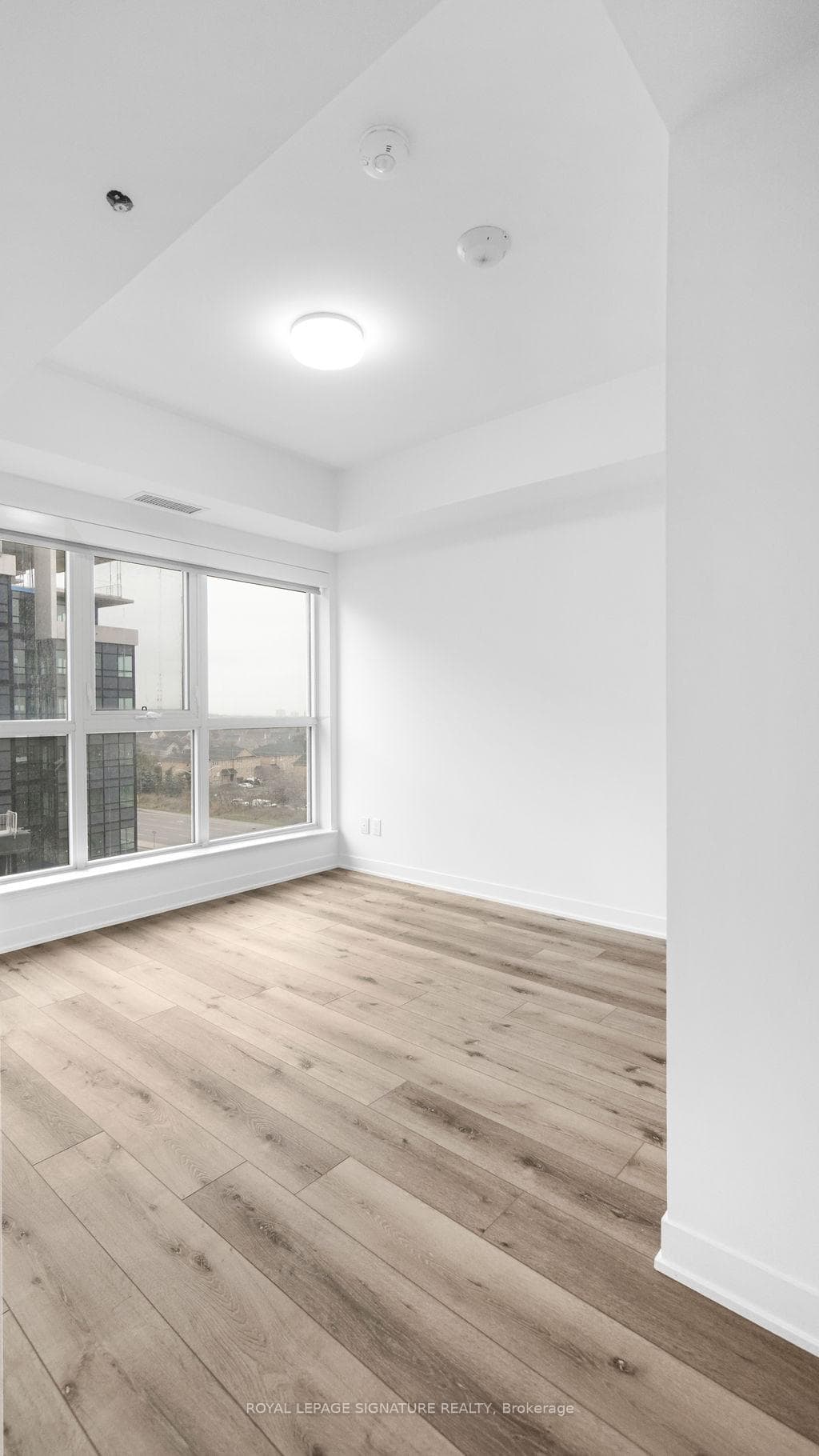 405 Dundas Street Unit 614 photo 16